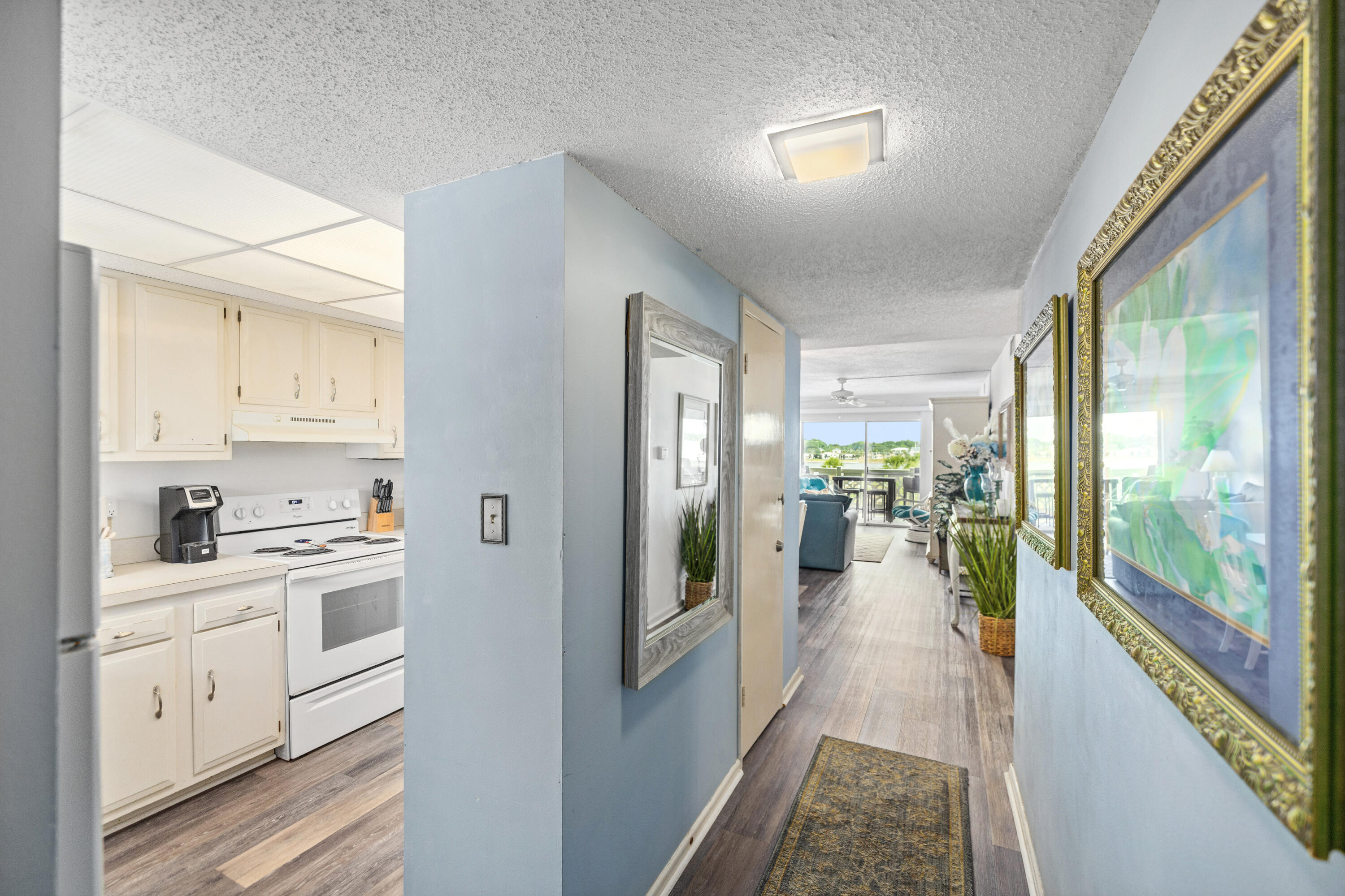 EL MATADOR CONDO - Residential