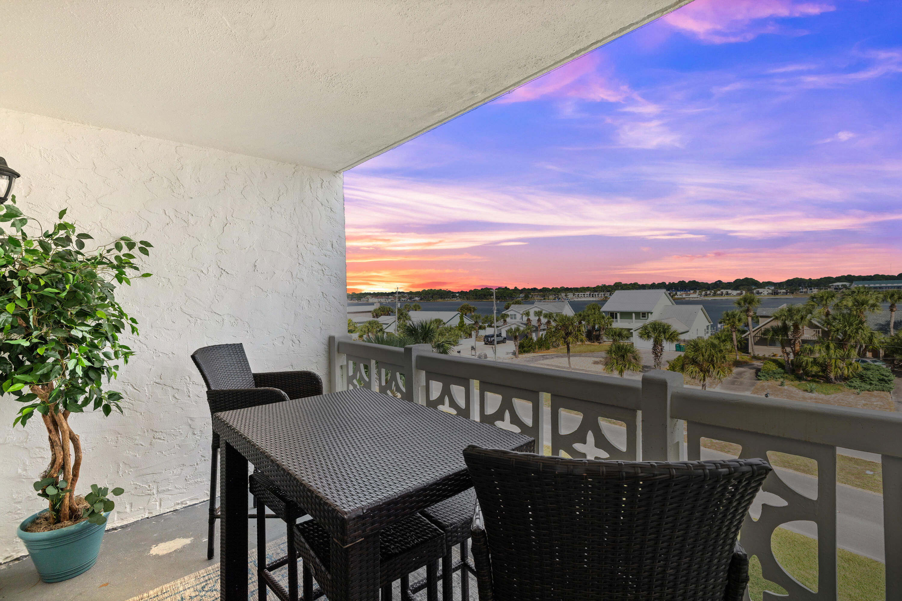 EL MATADOR CONDO - Residential