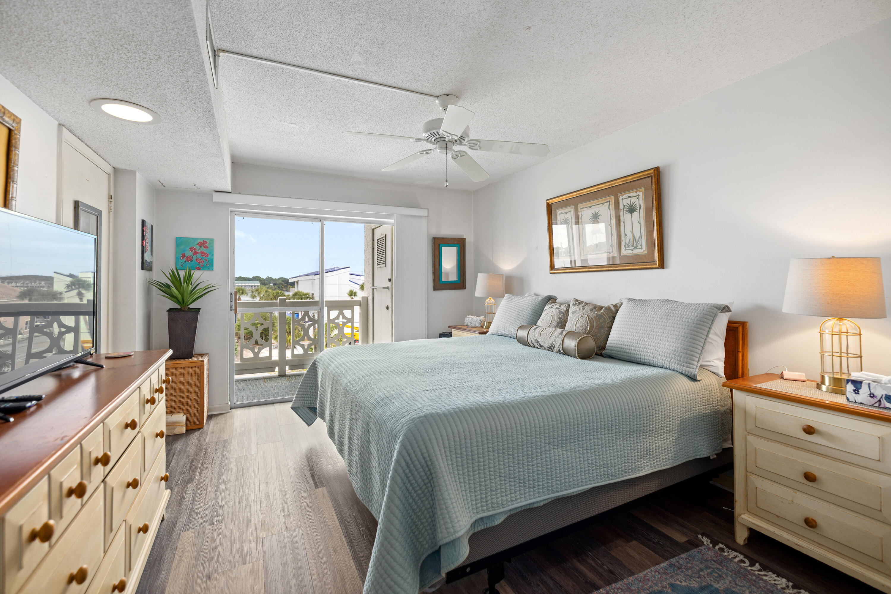 EL MATADOR CONDO - Residential