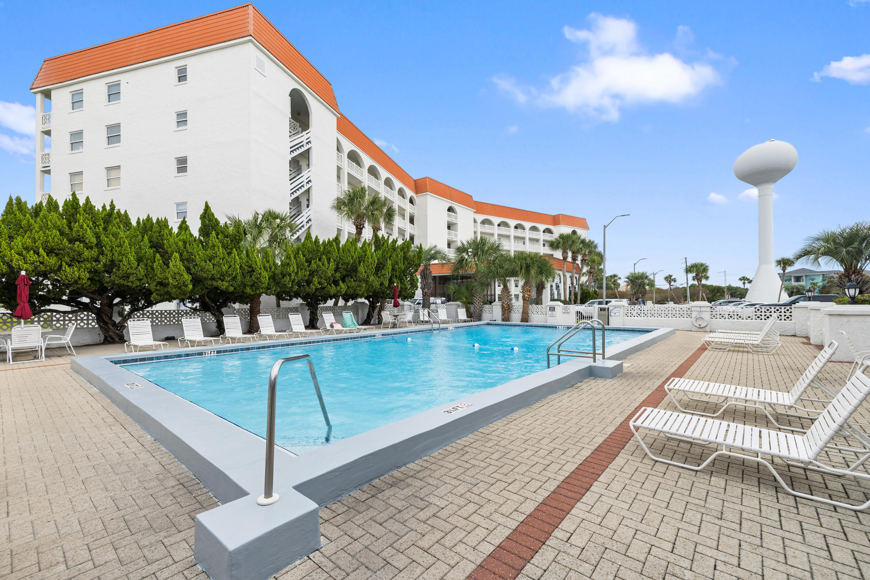 EL MATADOR CONDO - Residential