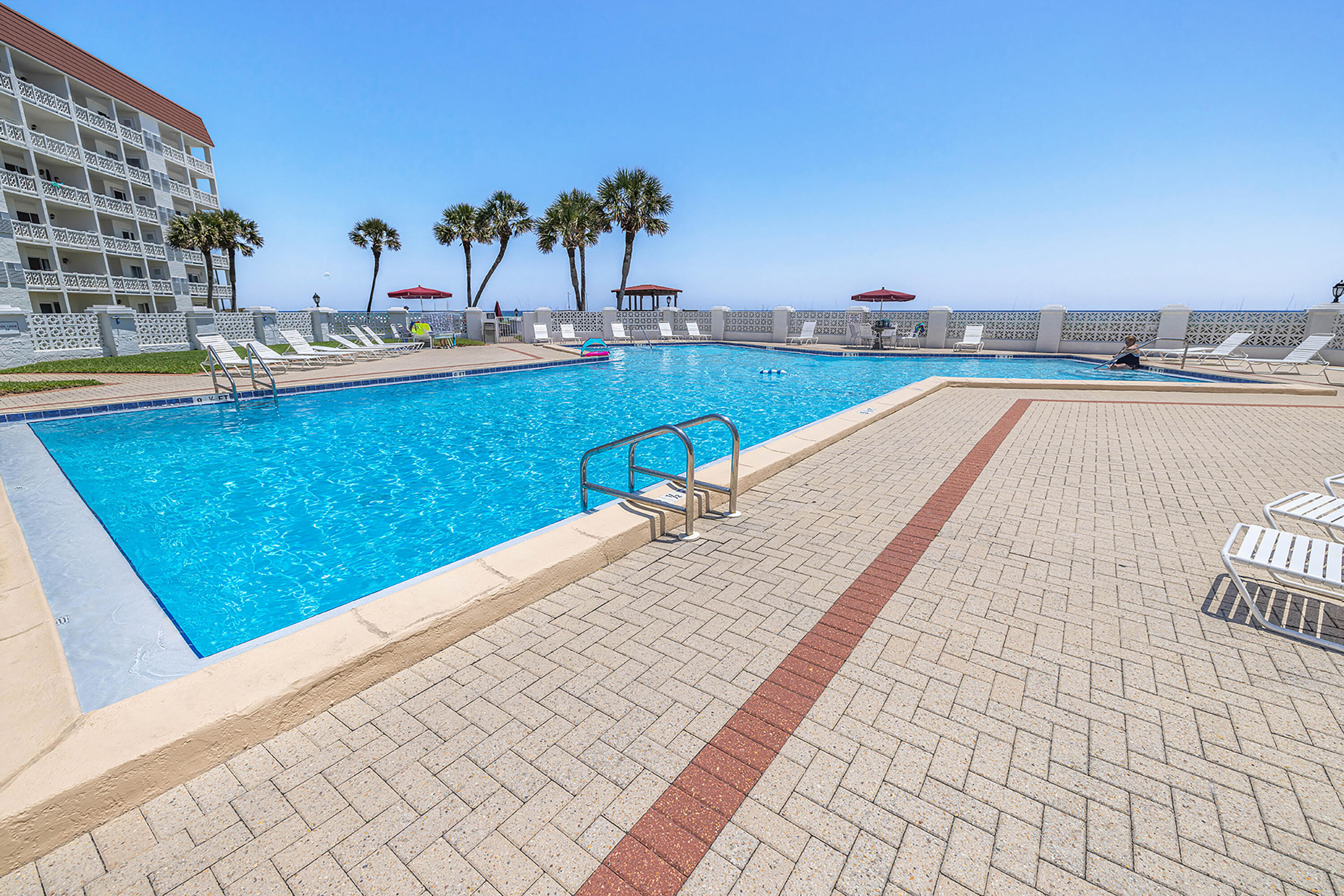 EL MATADOR CONDO - Residential