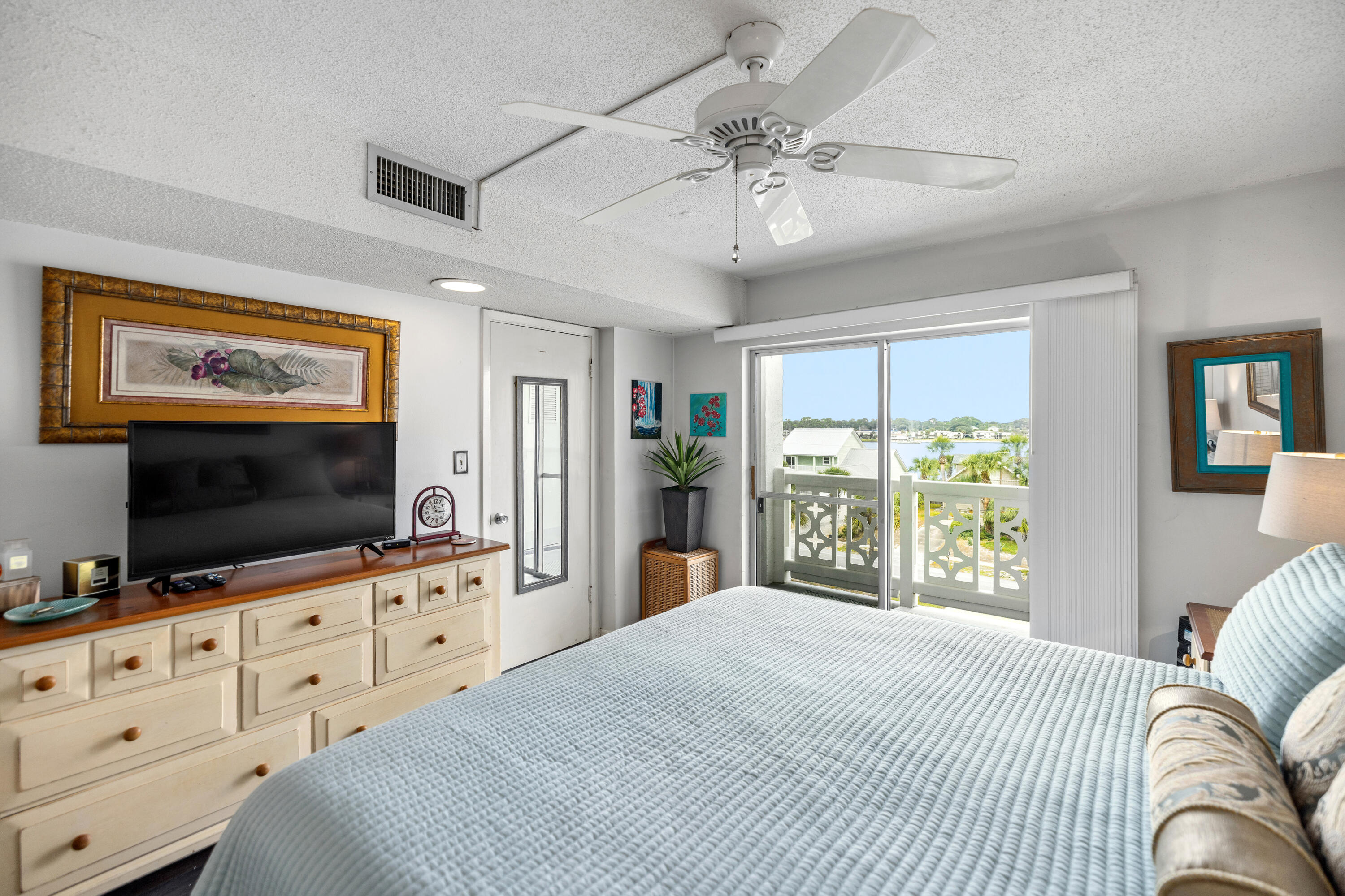 EL MATADOR CONDO - Residential