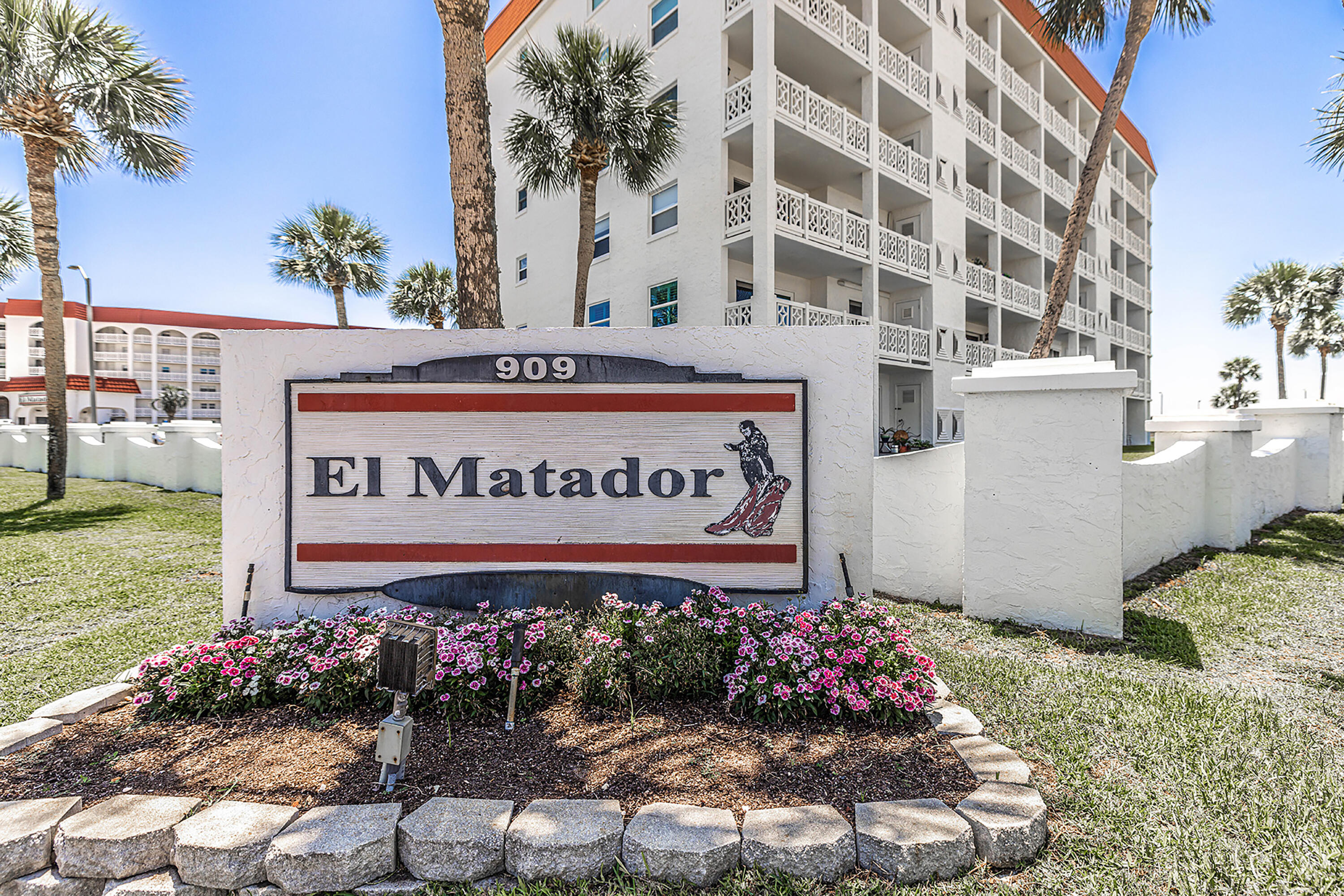 EL MATADOR CONDO - Residential