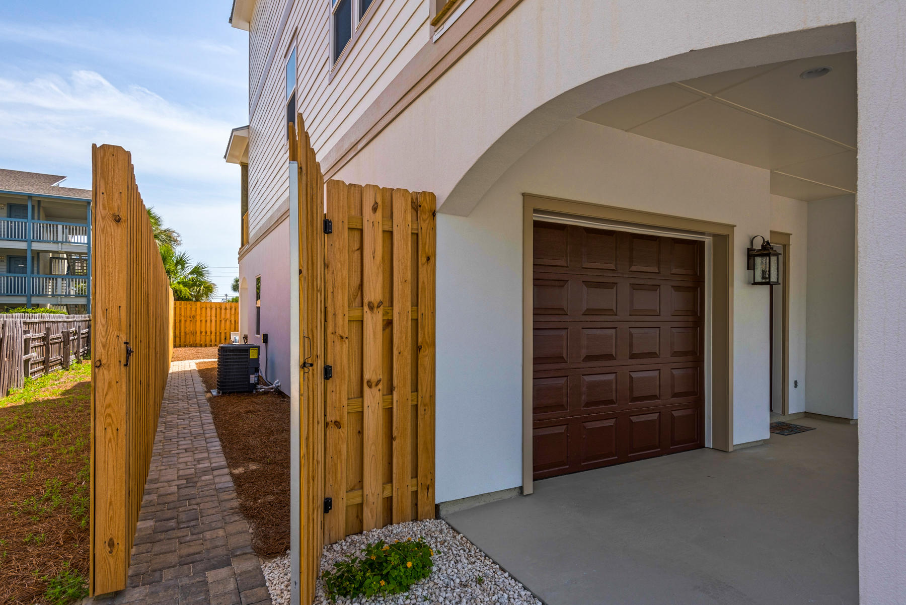 HOLIDAY BEACH UNIT 01 - Residential