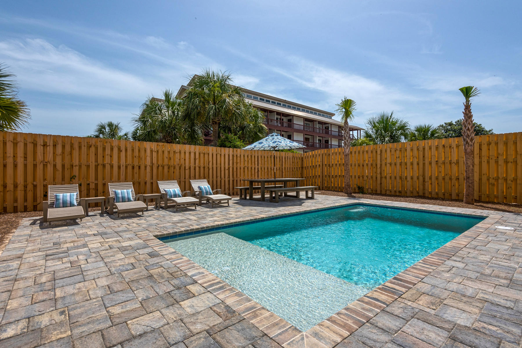 HOLIDAY BEACH UNIT 01 - Residential
