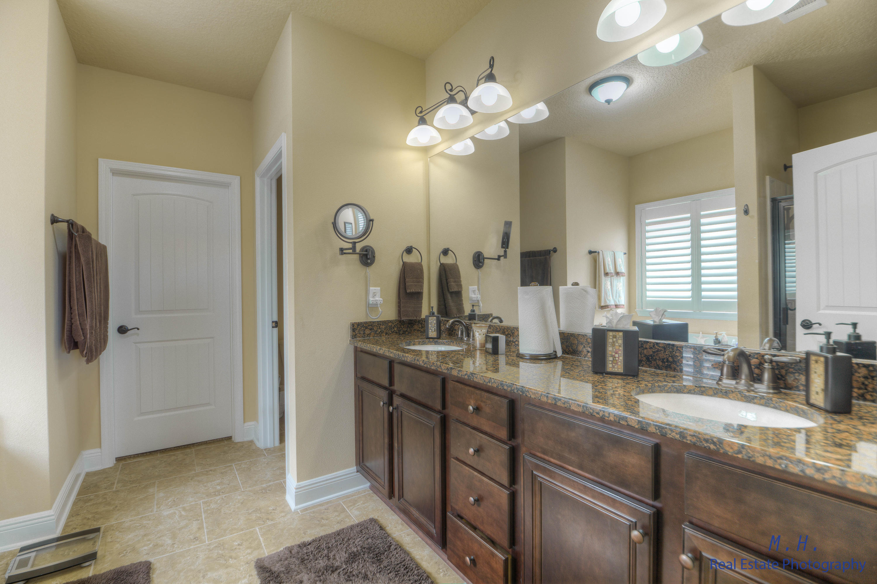 BROWNSTONE MANOR - Residential