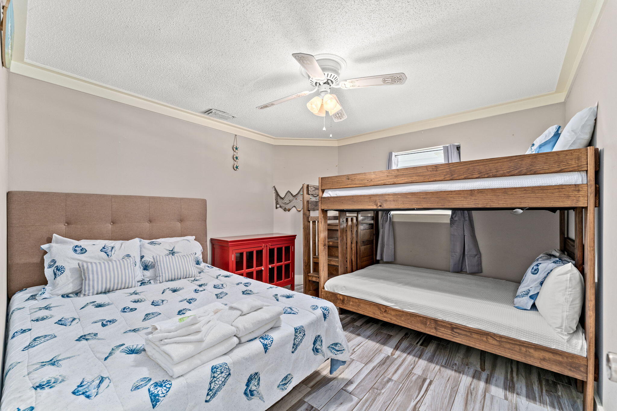 HOLIDAY BEACH - Residential