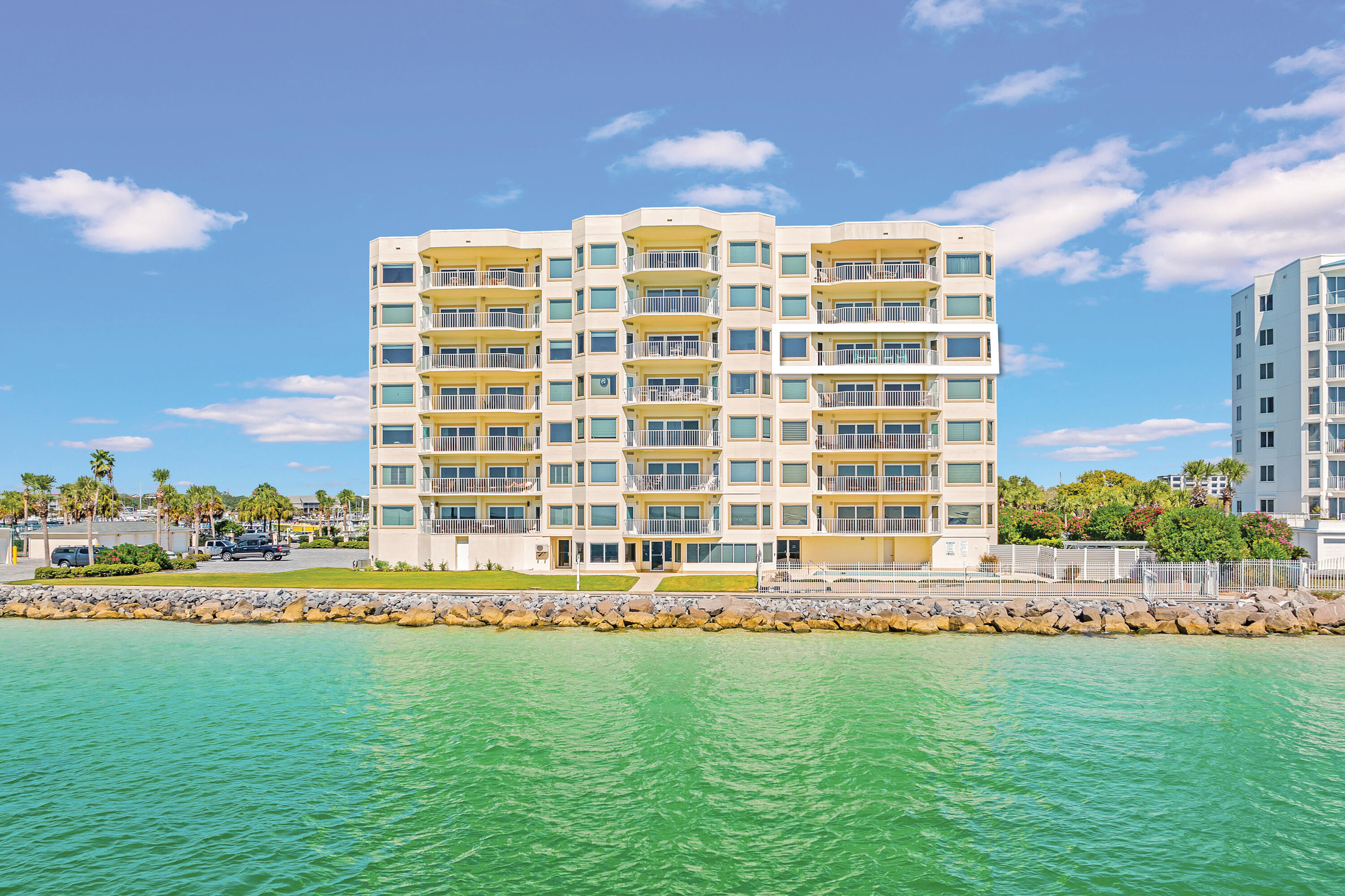WATERVIEW TOWERS PH 2 - Residential