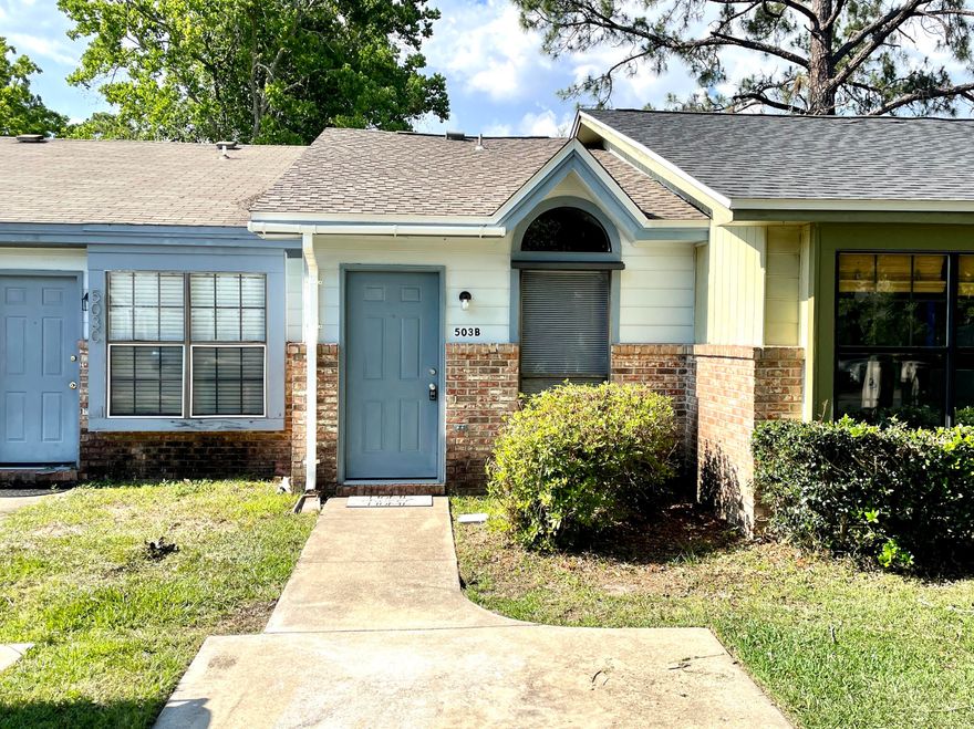 *The sellers will consider back up offers. This quaint little townhome has been very well cared for and it shows! Its bright and clean and boasts brand new vinyl plank flooring throughout. A huge plus about this little place is the indoor stackable laundry space and the lovely back patio area.Bonus: Hurricane shutters, newer roof and 2019 hot water heater.