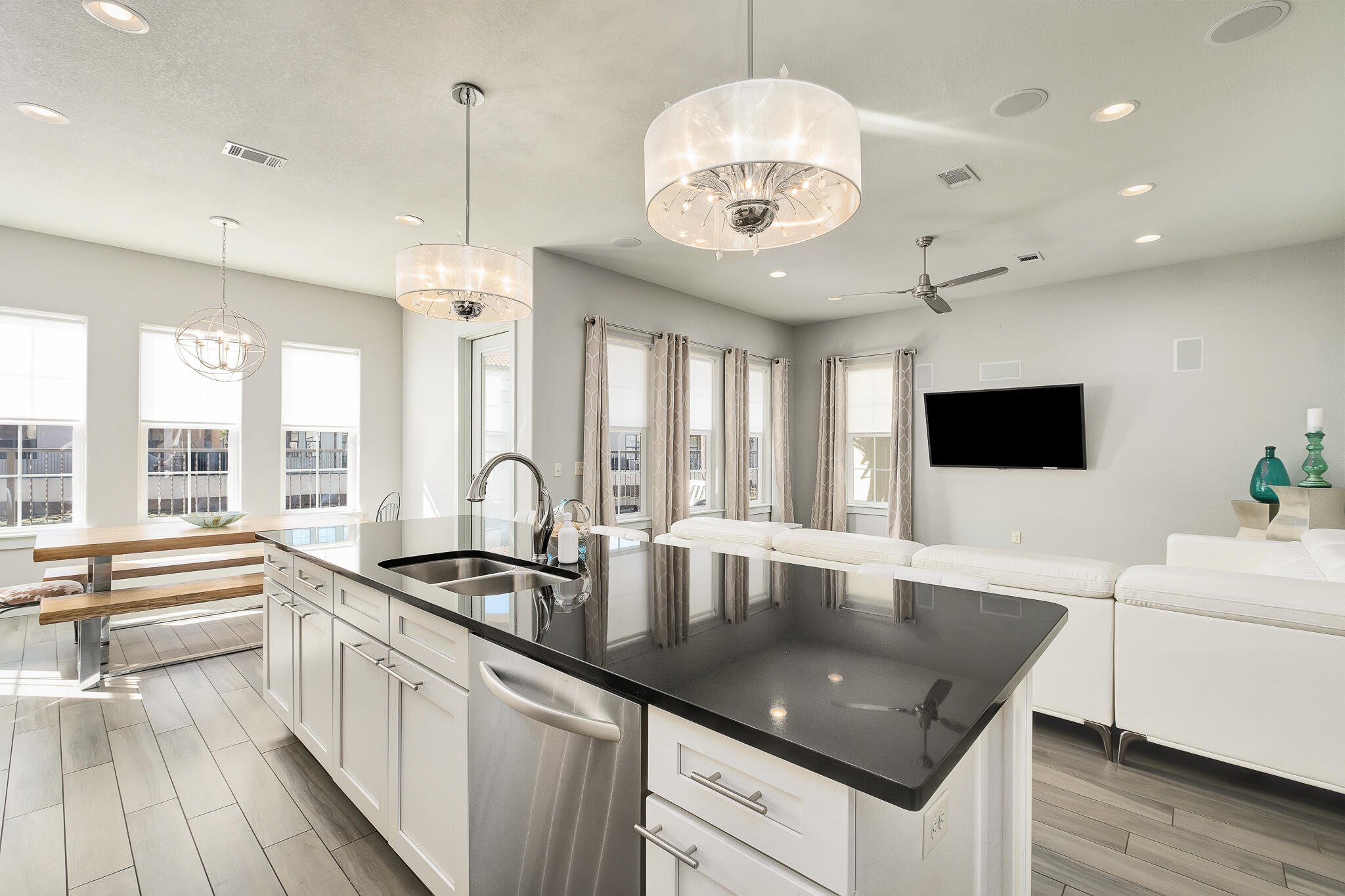 VILLA LAGO - Residential