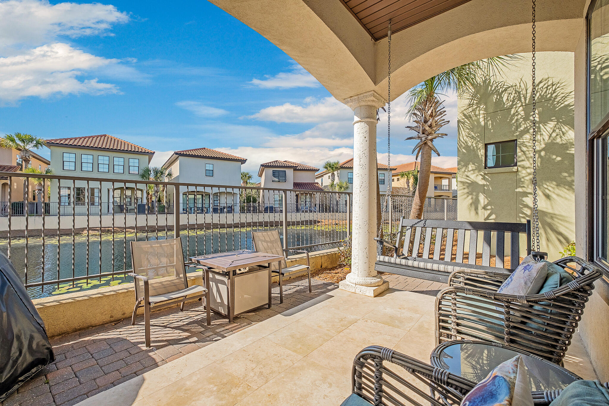 VILLA LAGO - Residential