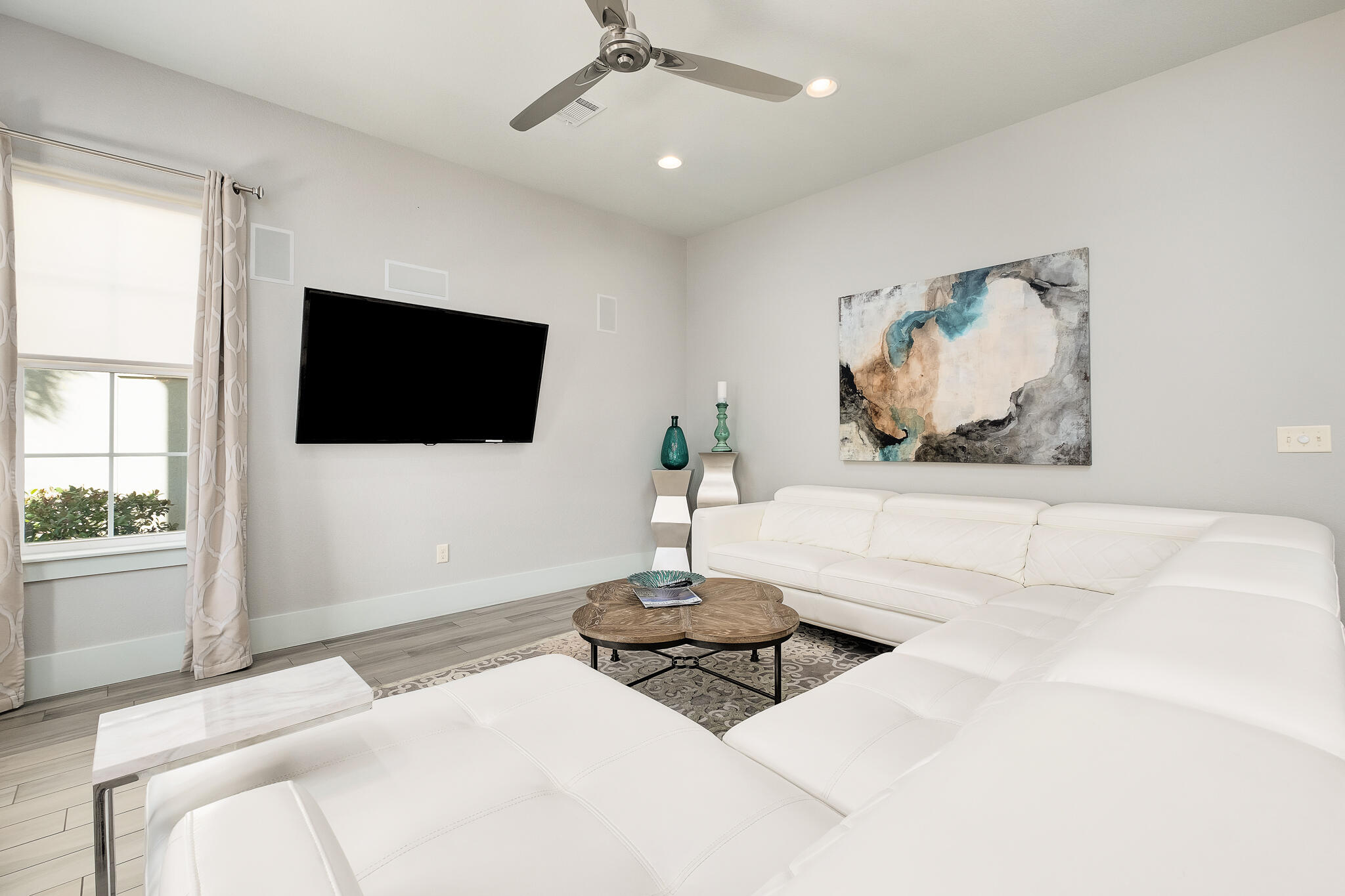 VILLA LAGO - Residential