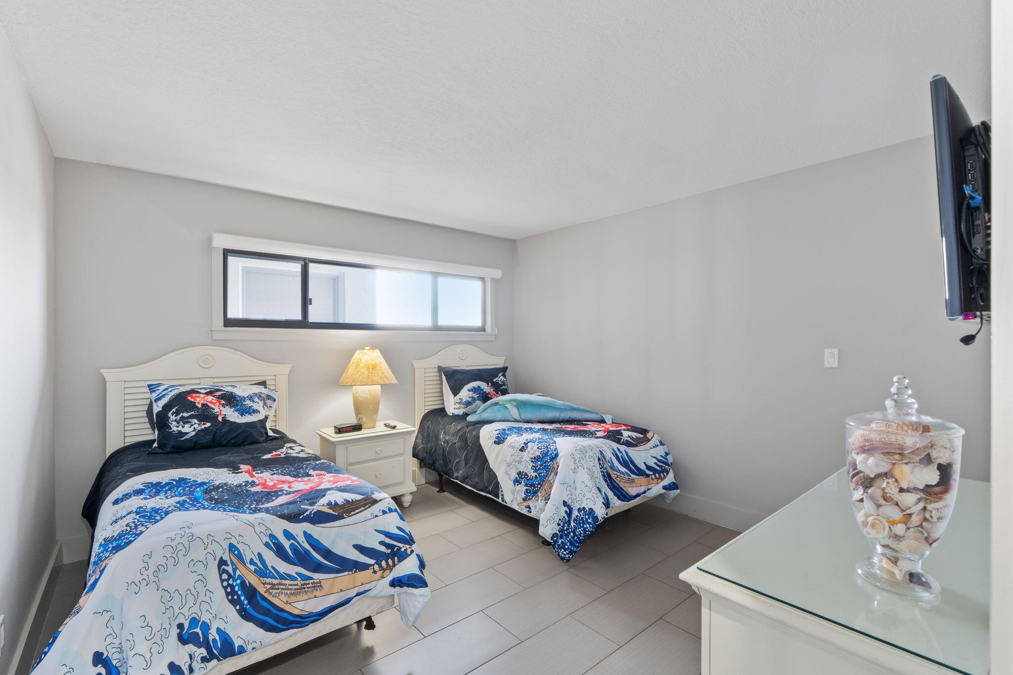 EMERALD TOWERS CONDO - Residential