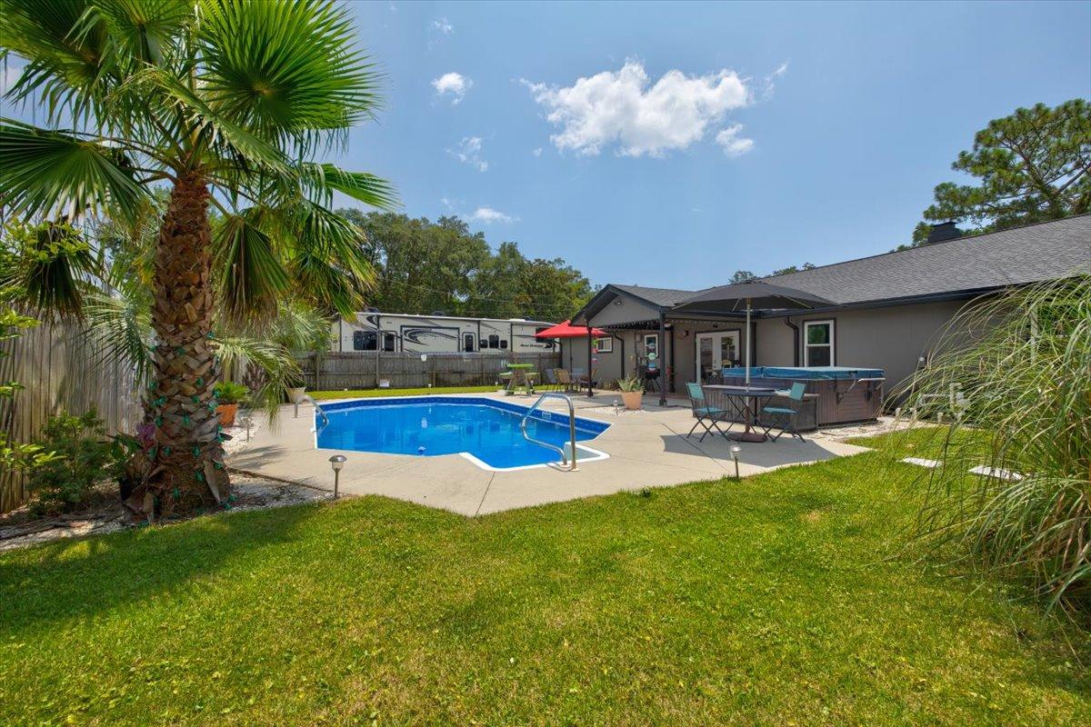 OAKRIDGE MANOR - Residential