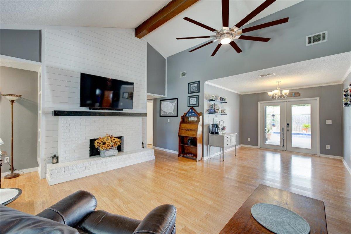 OAKRIDGE MANOR - Residential