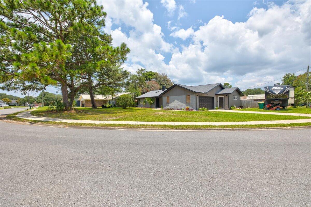 OAKRIDGE MANOR - Residential