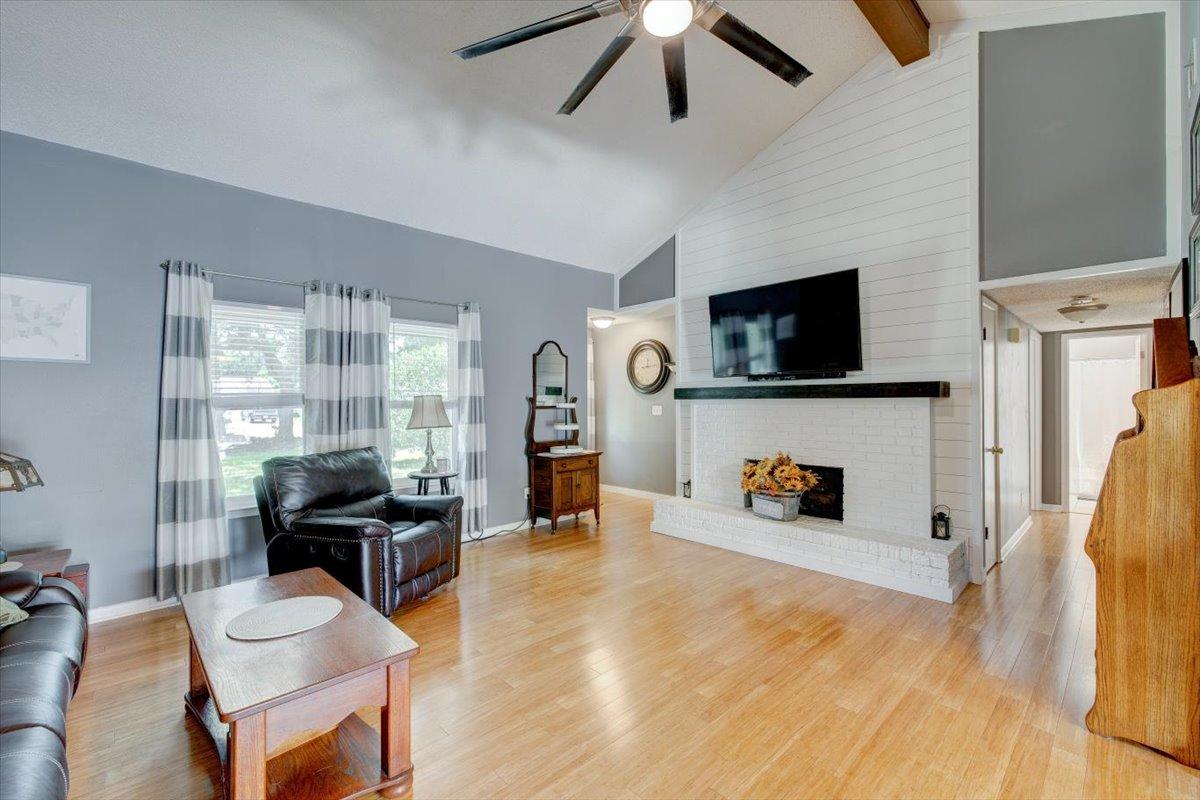 OAKRIDGE MANOR - Residential