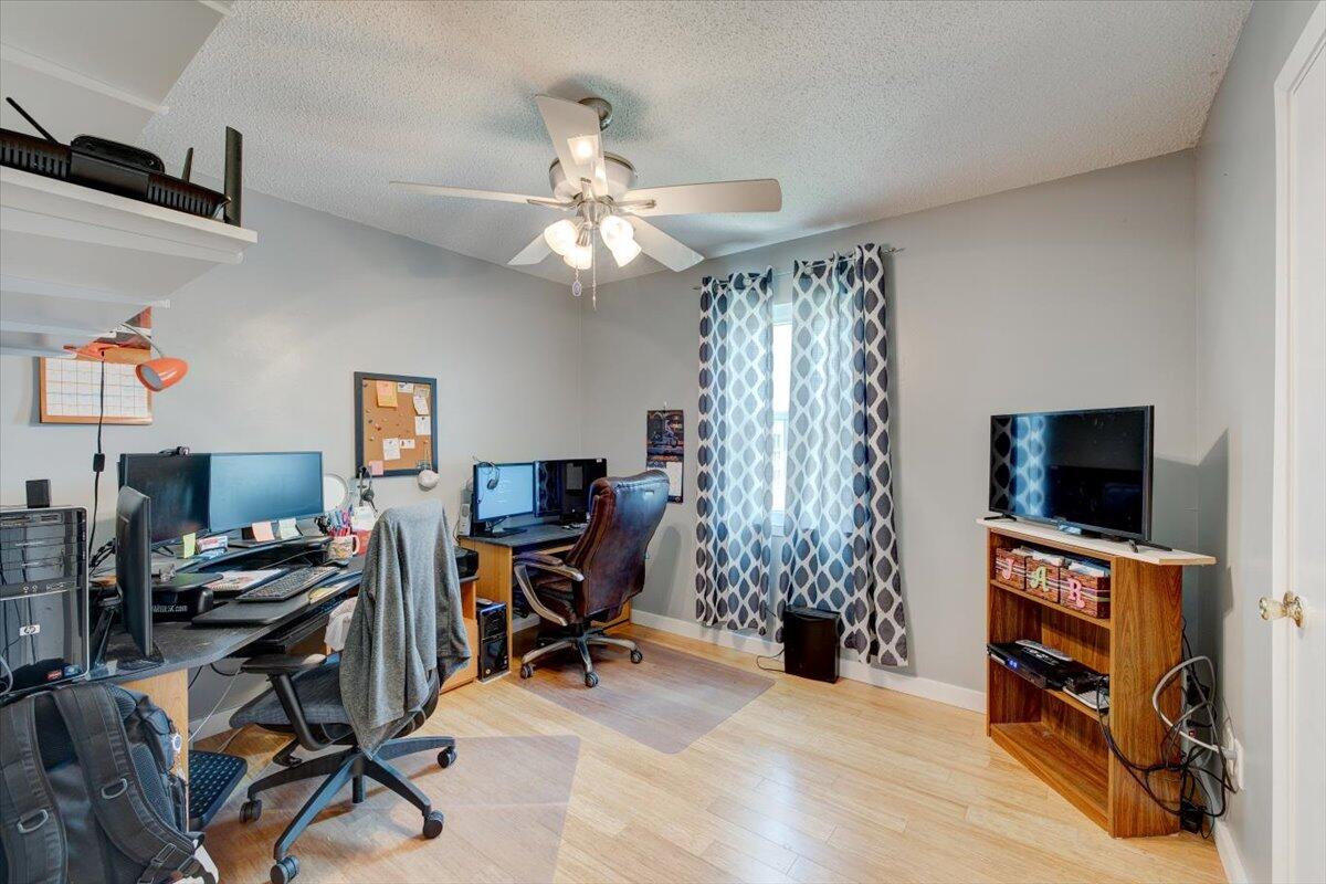 OAKRIDGE MANOR - Residential