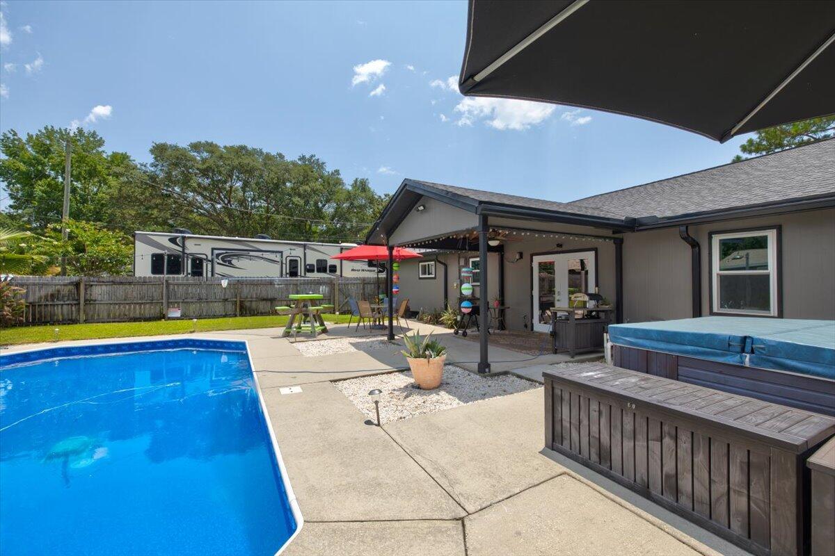 OAKRIDGE MANOR - Residential