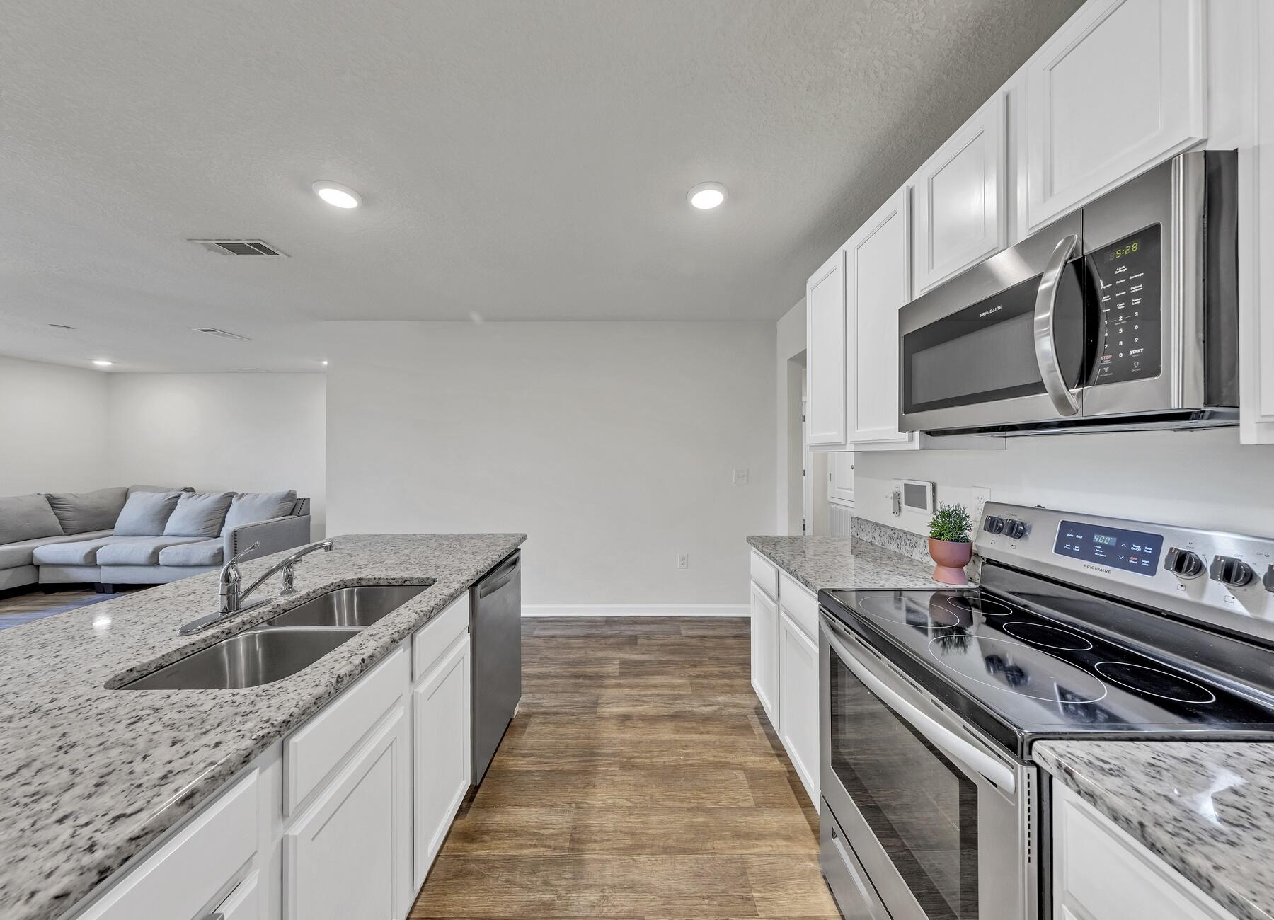 REDSTONE COMMONS - Residential Lease