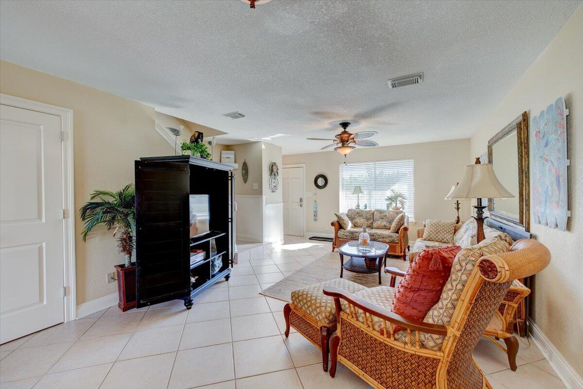 SANDPRINTS CONDO - Residential