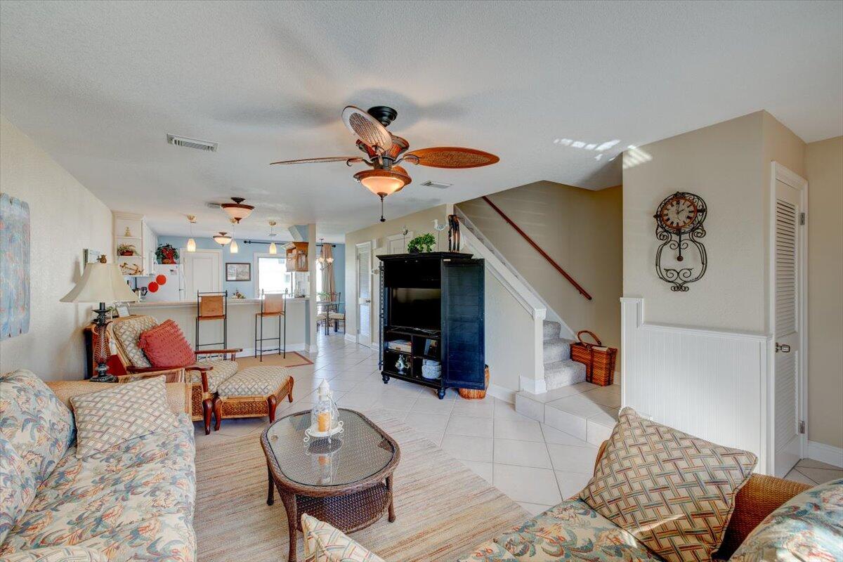 SANDPRINTS CONDO - Residential