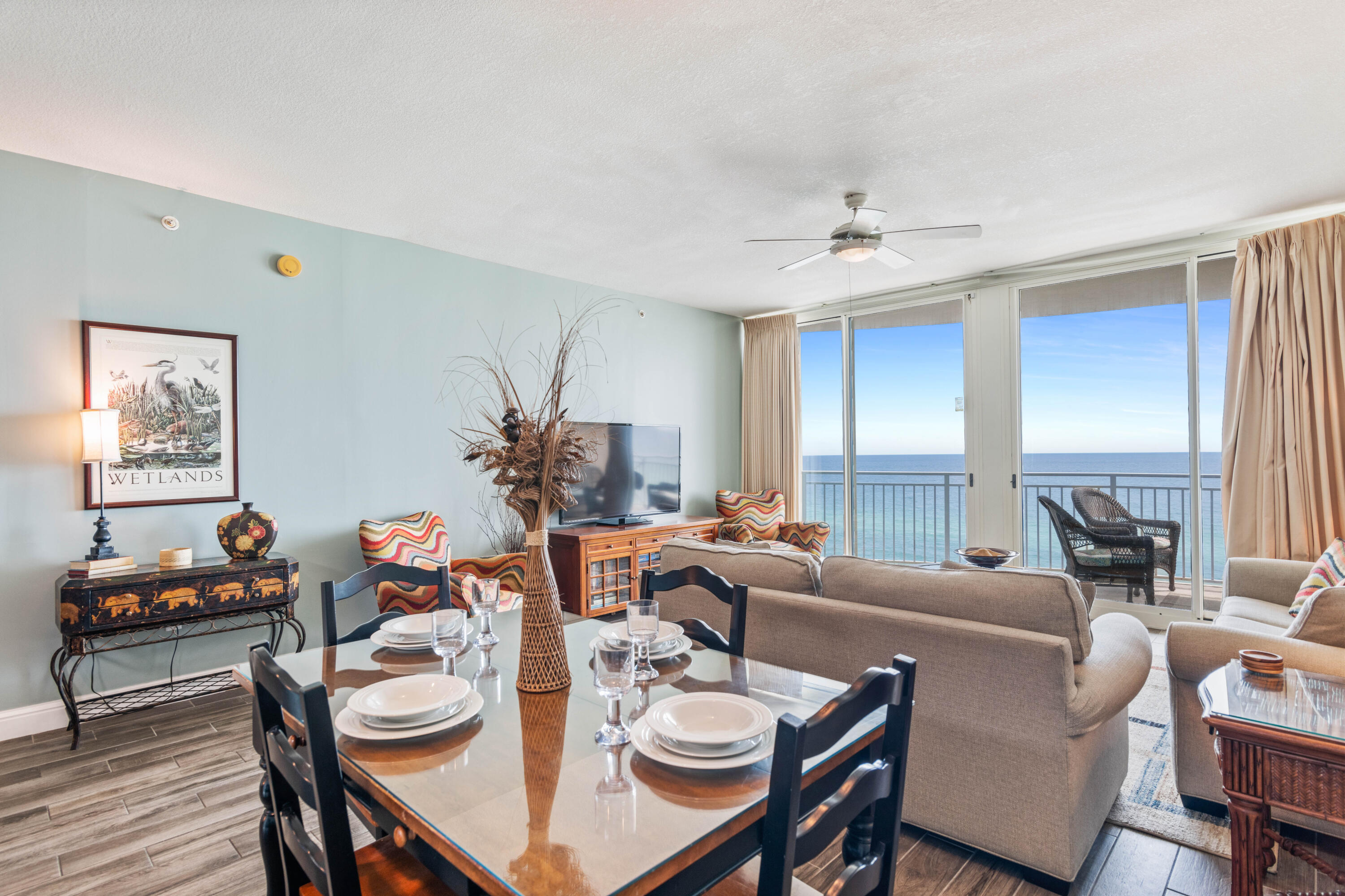 AQUA CONDO - Residential