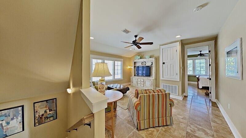 BUNGALOS AT SANDESTIN - Residential
