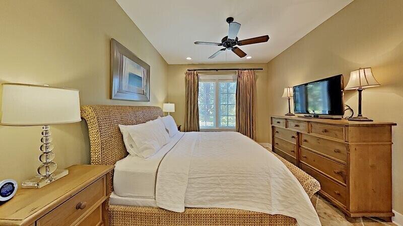 BUNGALOS AT SANDESTIN - Residential