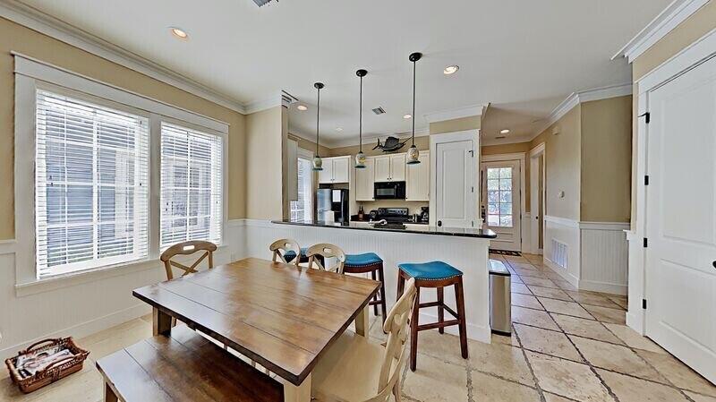 BUNGALOS AT SANDESTIN - Residential
