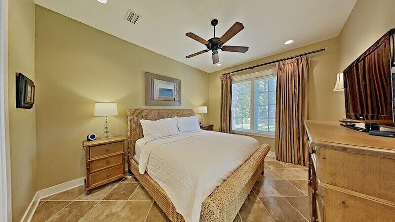 BUNGALOS AT SANDESTIN - Residential