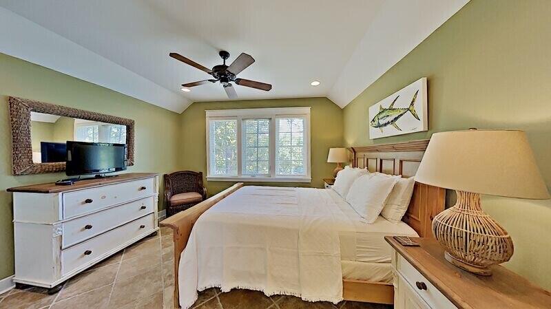 BUNGALOS AT SANDESTIN - Residential