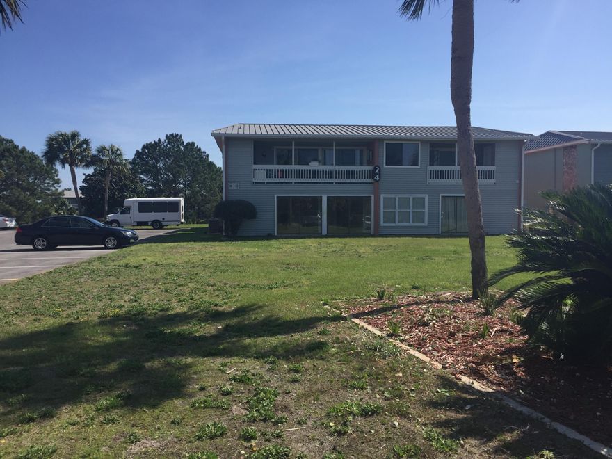 THIS 1BR/1BA FIRST FLOOR CONDO IS LOCATED IN THE HEART OF DESTIN. IT IS WALKING DISTANCE TO THE BEACH, SHOPPING, AND RESTAURANTS. THE COMPLEX OFFERS 3 SWIMMING POOLS. TENNIS COURTS, A 20 ACRE FRESH WATER LAKE FOR FISHING, BOTH BOAT AND RV STORAGE. ON SITE RENTAL MANAGEMENT.