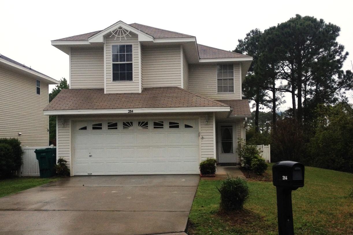 TWIN LAKES ESTATES - Residential Lease