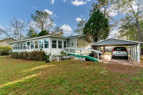 A home in DeFuniak Springs