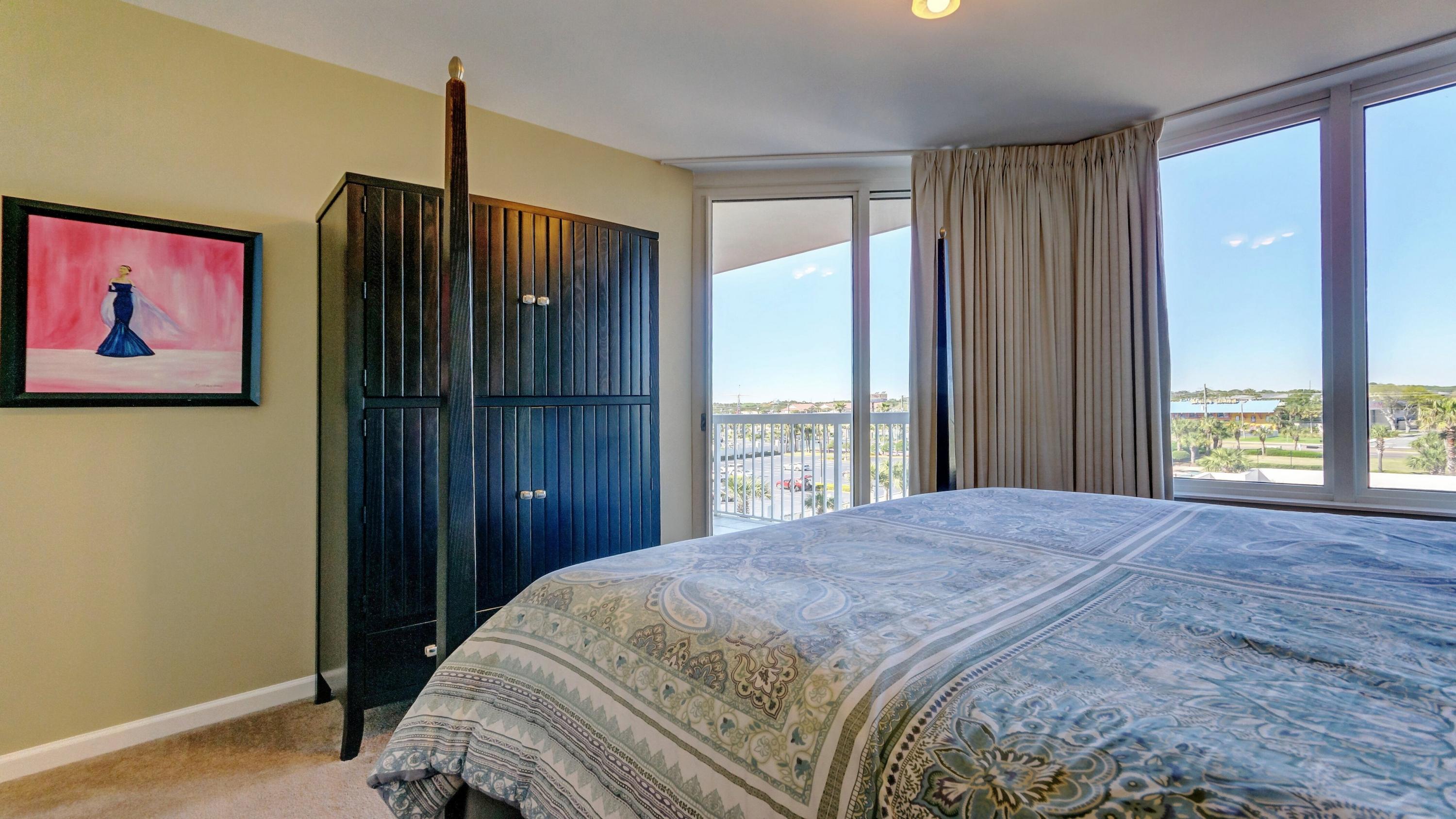 SILVER BEACH TOWERS - Residential