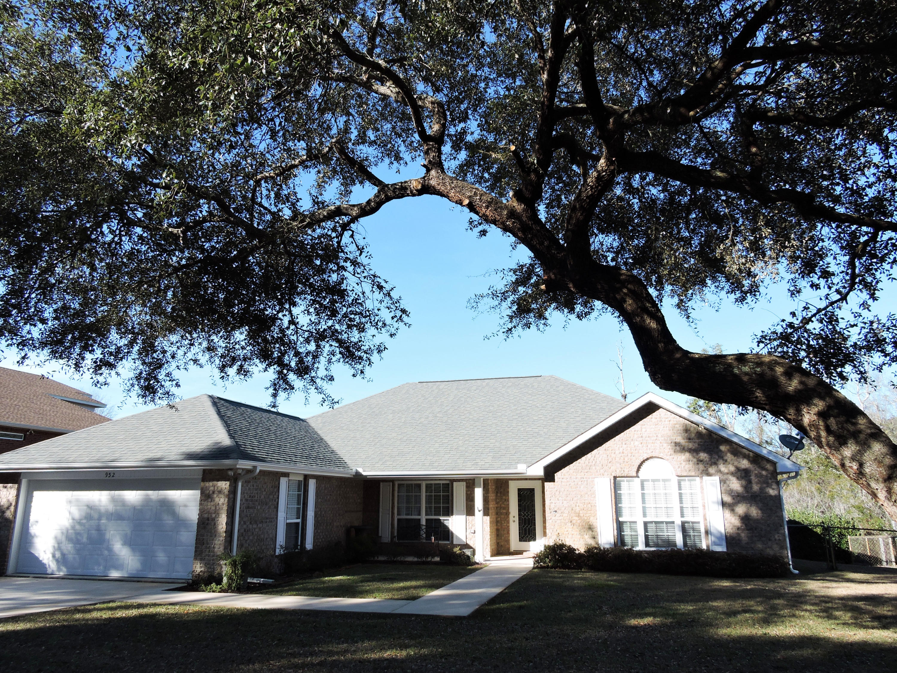 Beautiful brick newer home, Niceville A+ schools. Lake Pippin has a gorgeous bay front park with a private beach and picnic area - Peaceful place to launch your kayak! This home has 3 bedrooms PLUS office/den/2nd dining area. Entertainer's kitchen w/granite counters & a large eat in breakfast area. Master suite is spacious w/an en-suite master bath w/separate shower & tub, double vanities, & 2 master closets. There are 2 additional large bedrooms & another bath on the other side of the home. This home has tons of closet and storage space! Spacious family room has vaulted ceilings & a double patio door to the back screen porch and deck overlooking a natural area with osprey nests and tons of birds! The double garage has lots of space too! Only 10 min to Destin, Approx 20 min to Eglin!