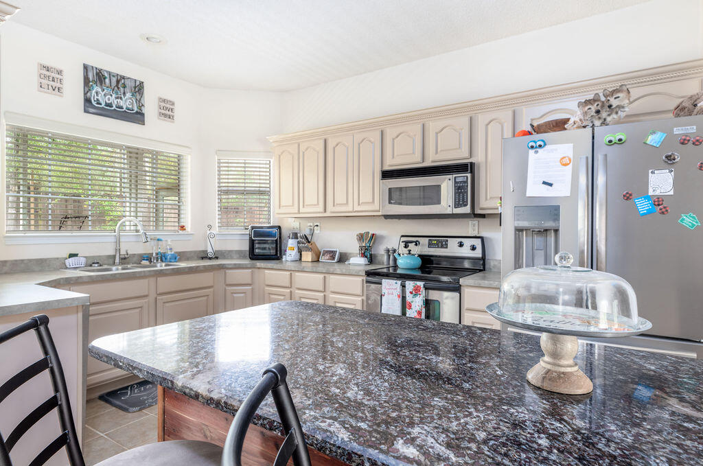 COUNTRY CLUB ESTATES 1 OF CRESTVIEW - Residential