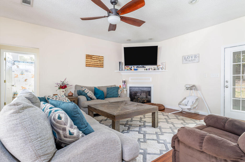 COUNTRY CLUB ESTATES 1 OF CRESTVIEW - Residential