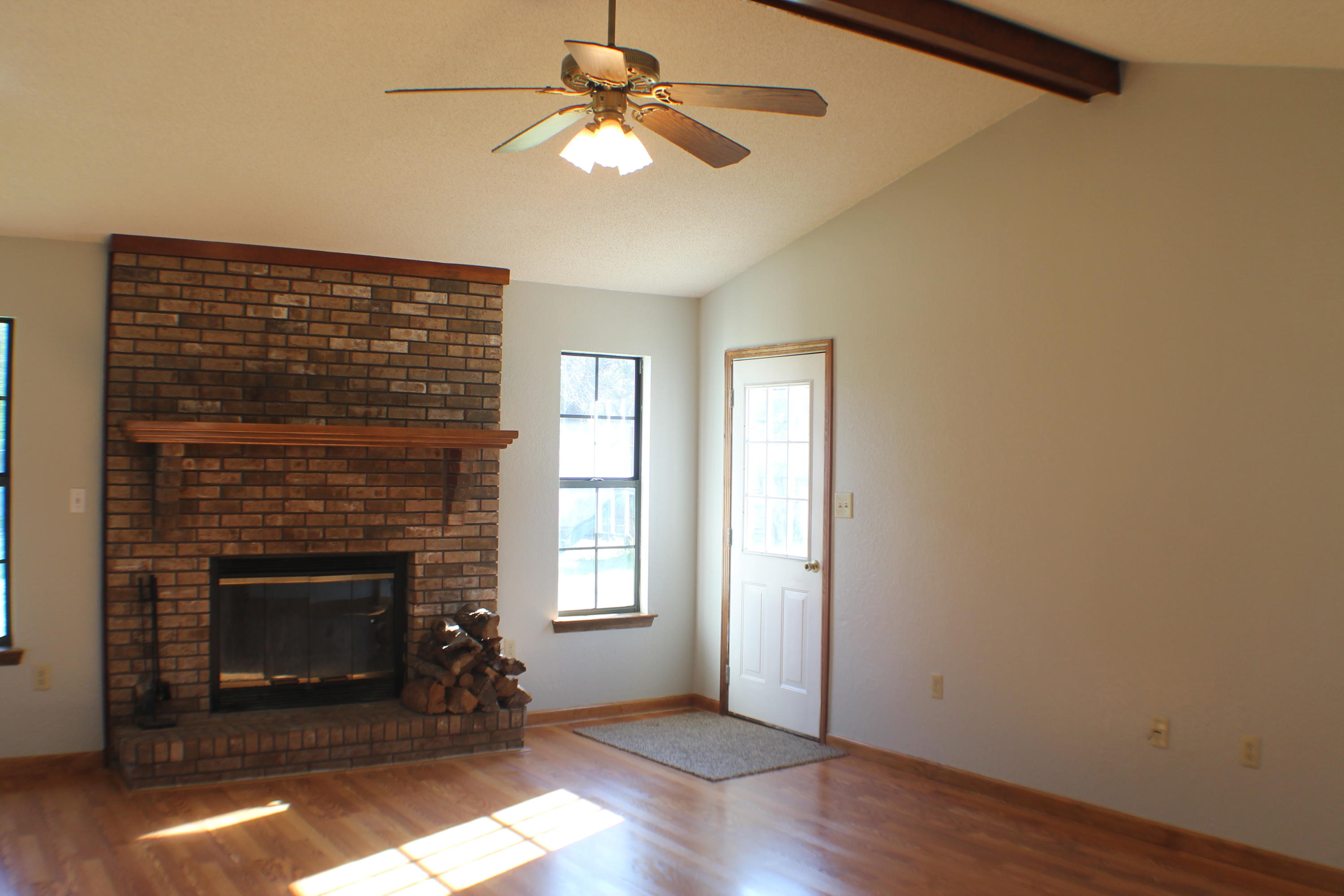 COUNTRYVIEW ESTATES 1ST ADDN - Residential Lease