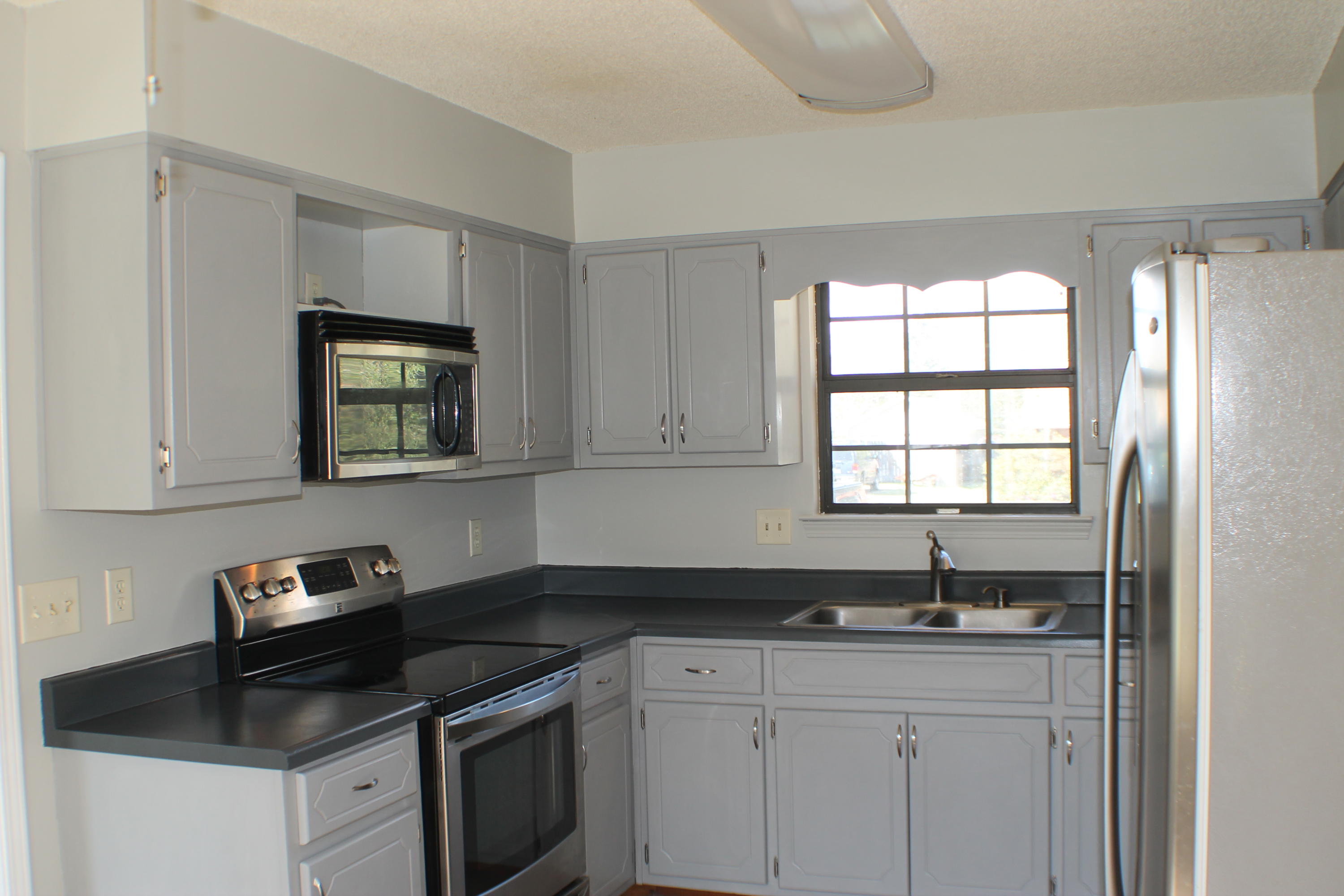 COUNTRYVIEW ESTATES 1ST ADDN - Residential Lease