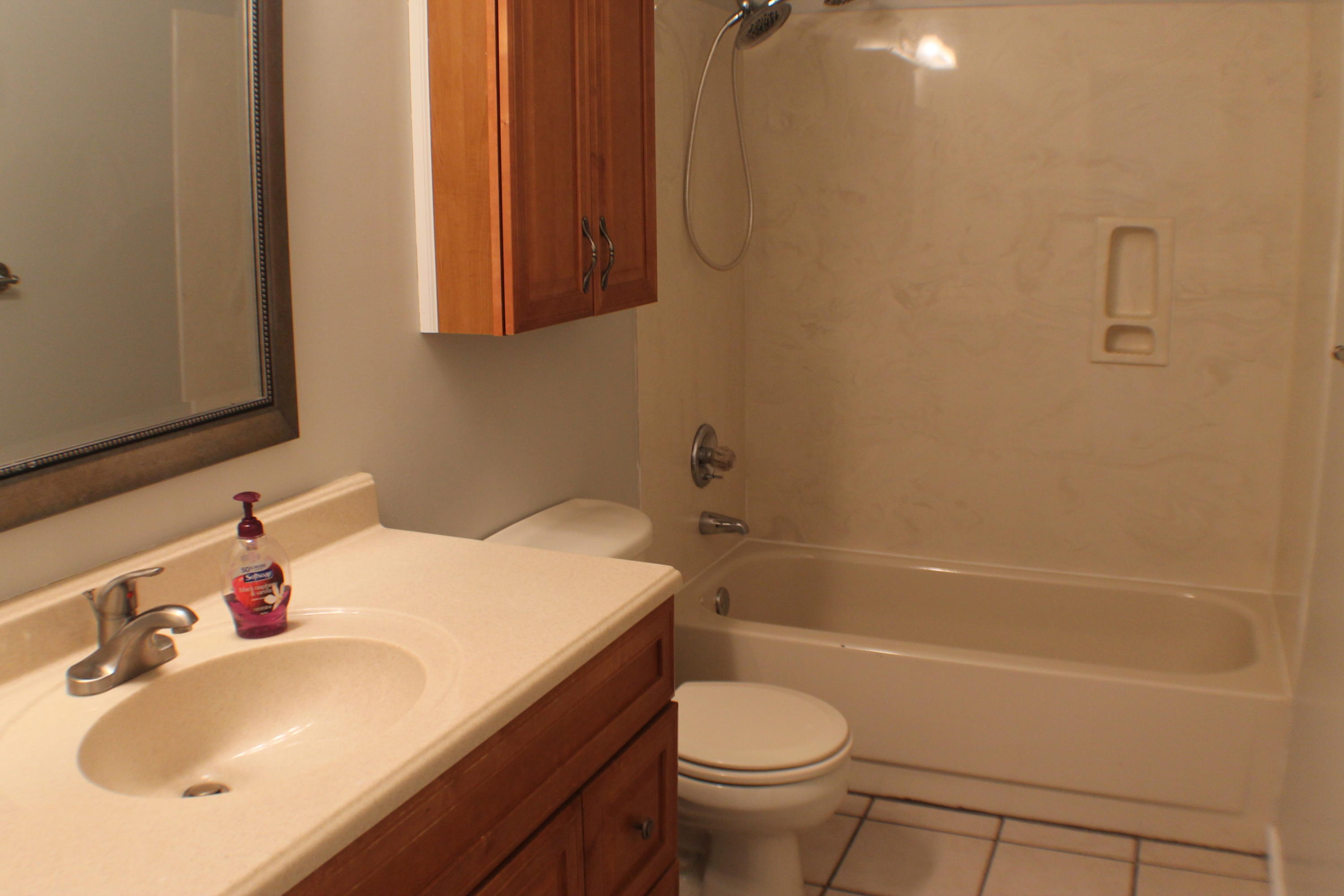 COUNTRYVIEW ESTATES 1ST ADDN - Residential Lease