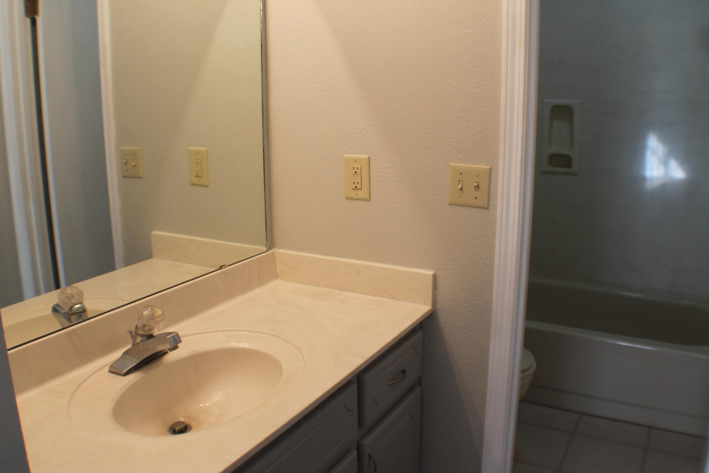 COUNTRYVIEW ESTATES 1ST ADDN - Residential Lease