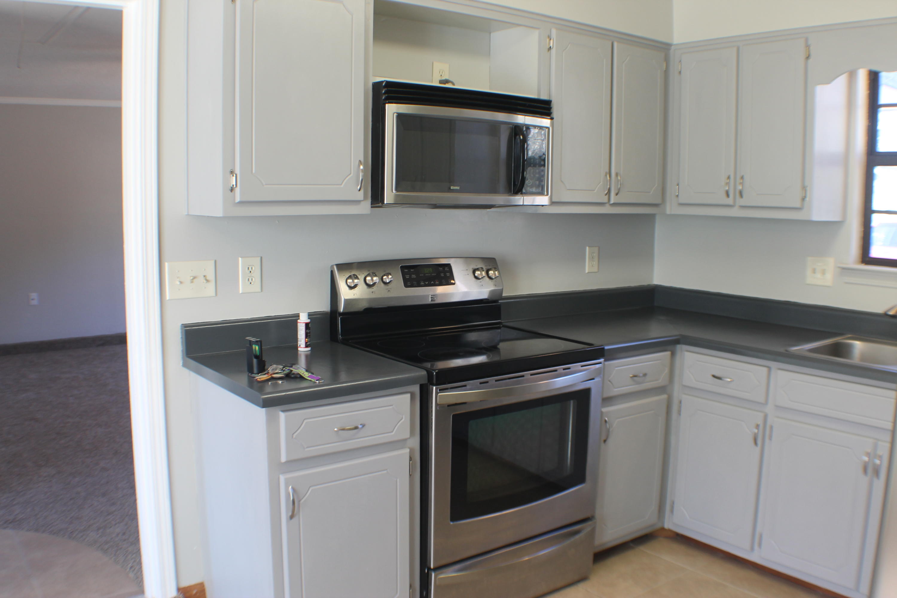 COUNTRYVIEW ESTATES 1ST ADDN - Residential Lease