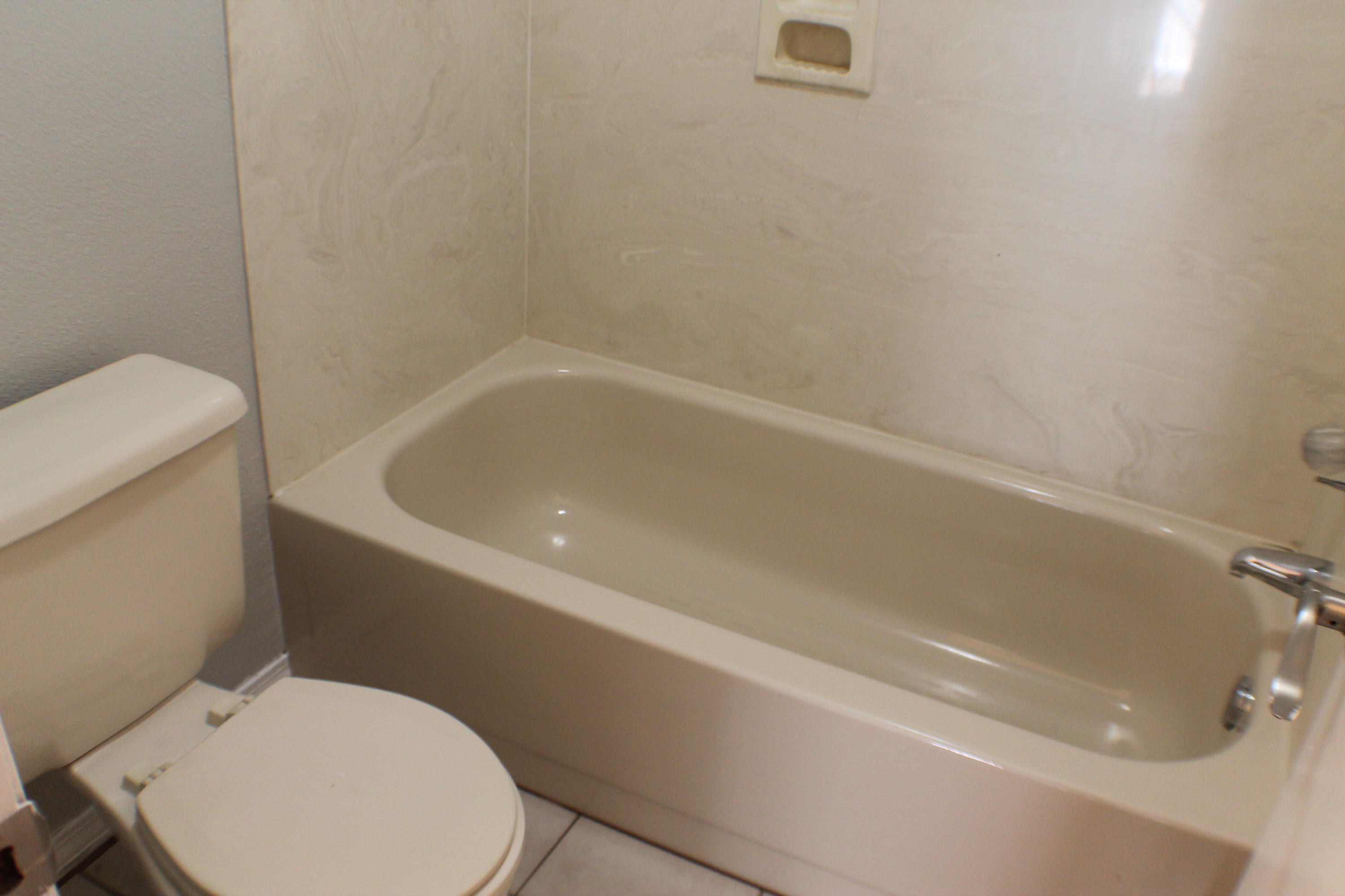 COUNTRYVIEW ESTATES 1ST ADDN - Residential Lease