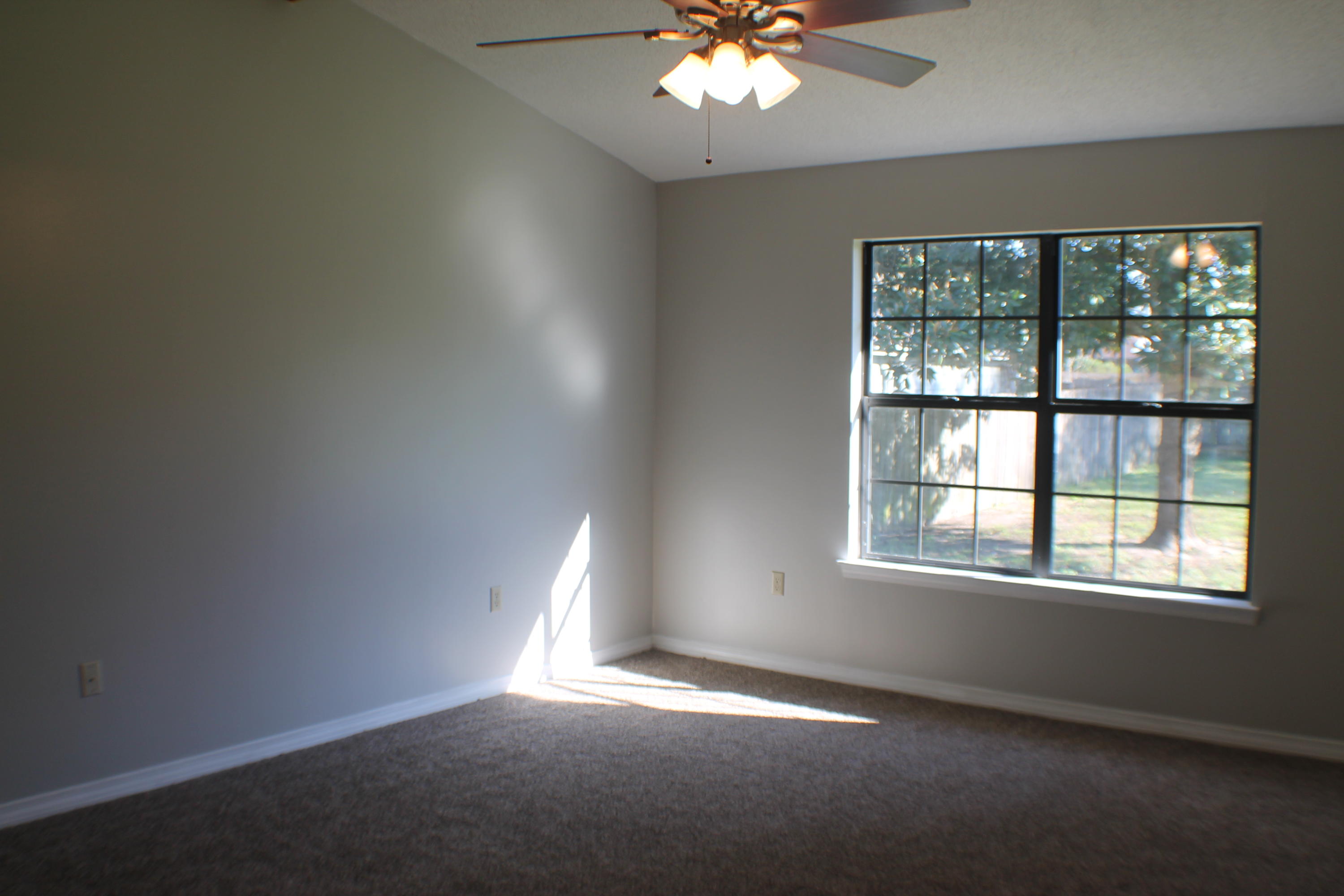 COUNTRYVIEW ESTATES 1ST ADDN - Residential Lease