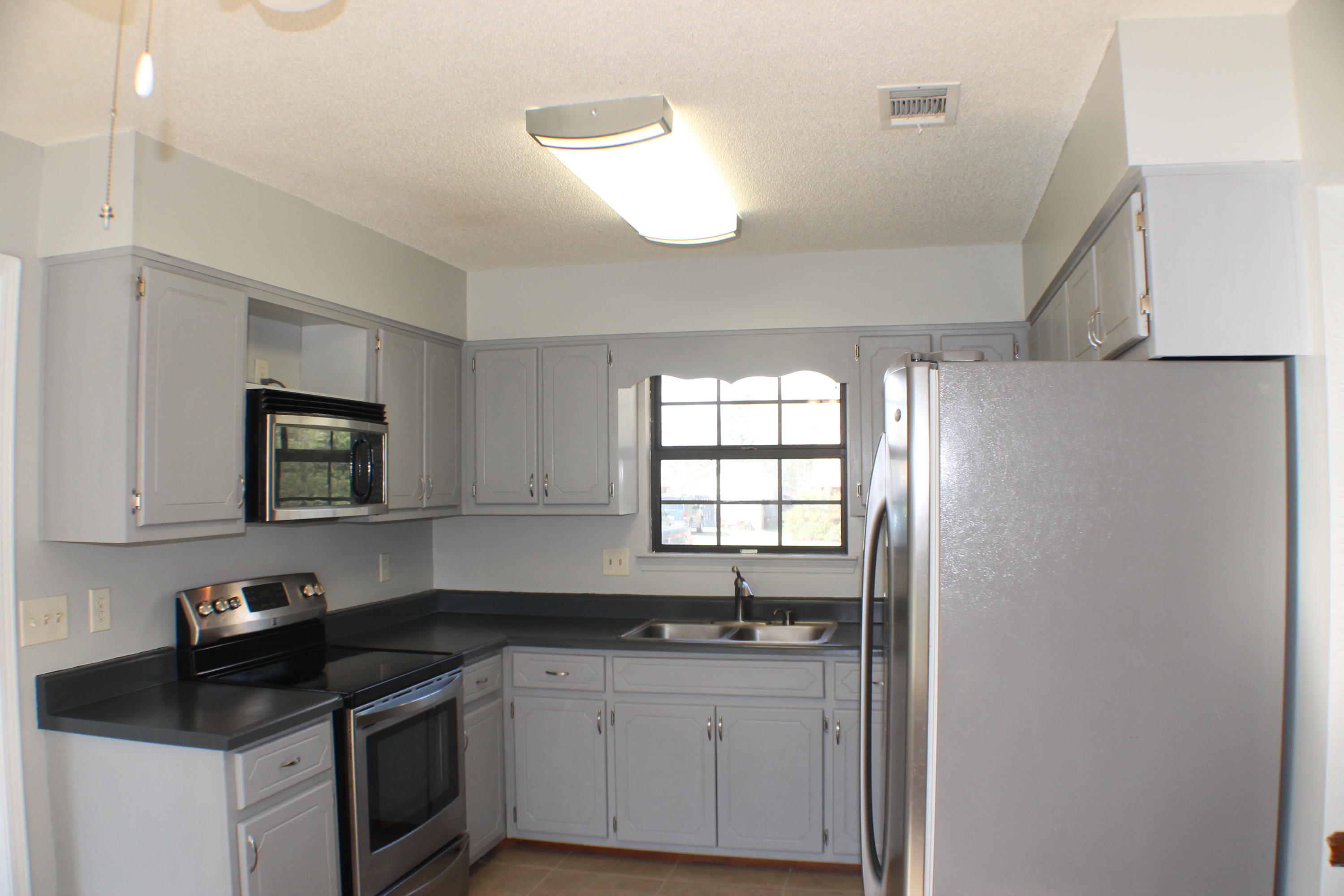 COUNTRYVIEW ESTATES 1ST ADDN - Residential Lease