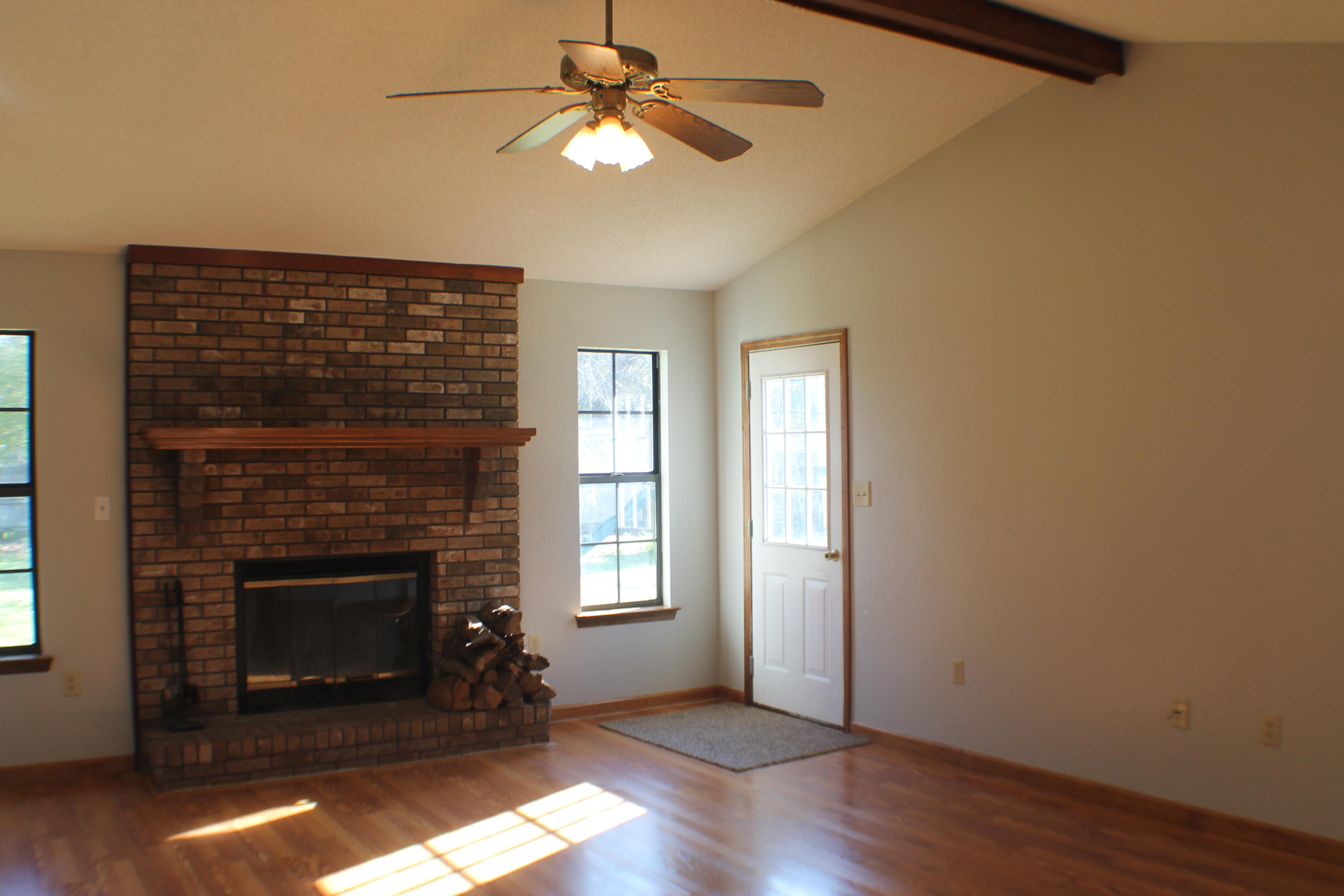 COUNTRYVIEW ESTATES 1ST ADDN - Residential Lease