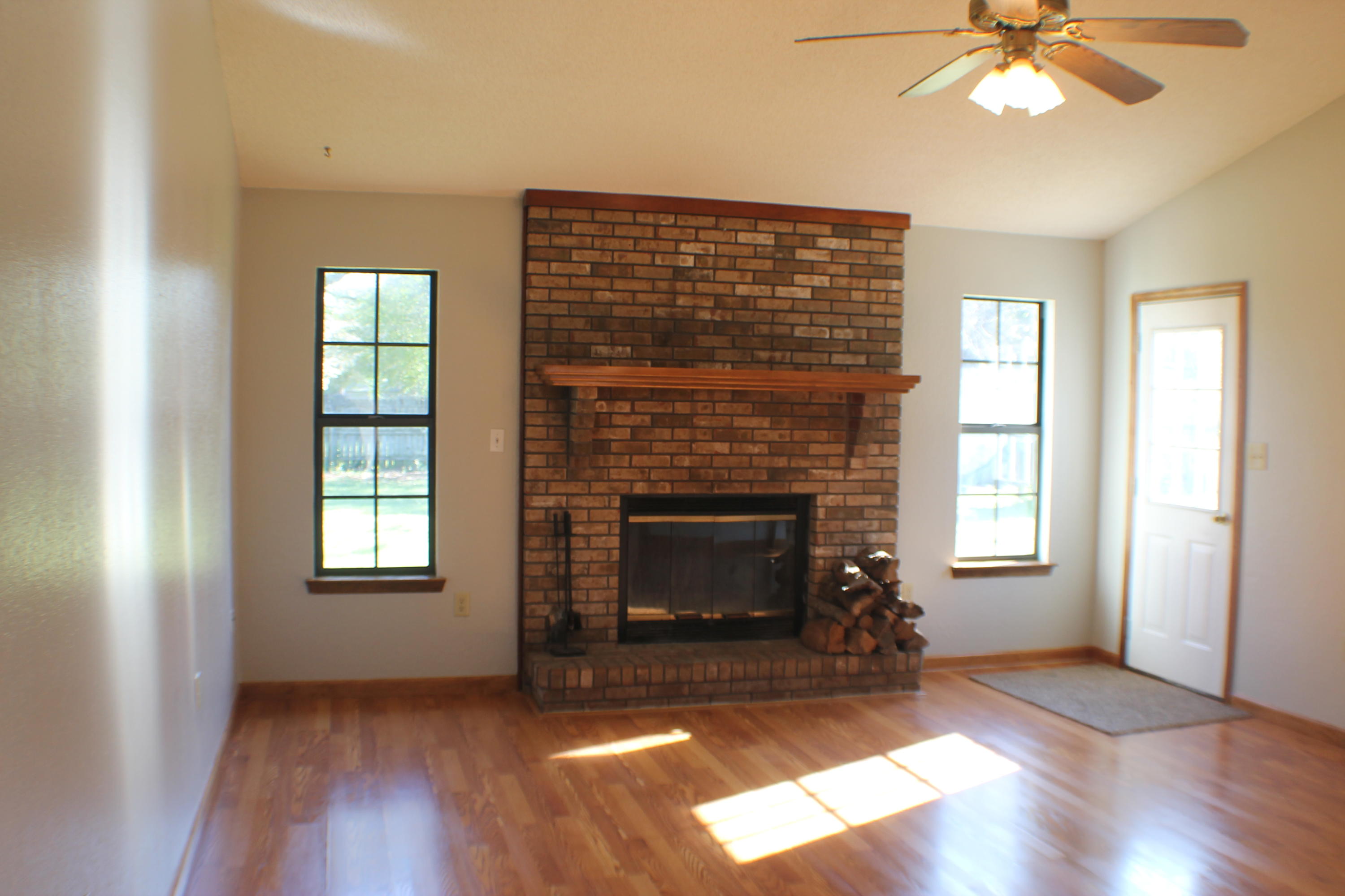 COUNTRYVIEW ESTATES 1ST ADDN - Residential Lease