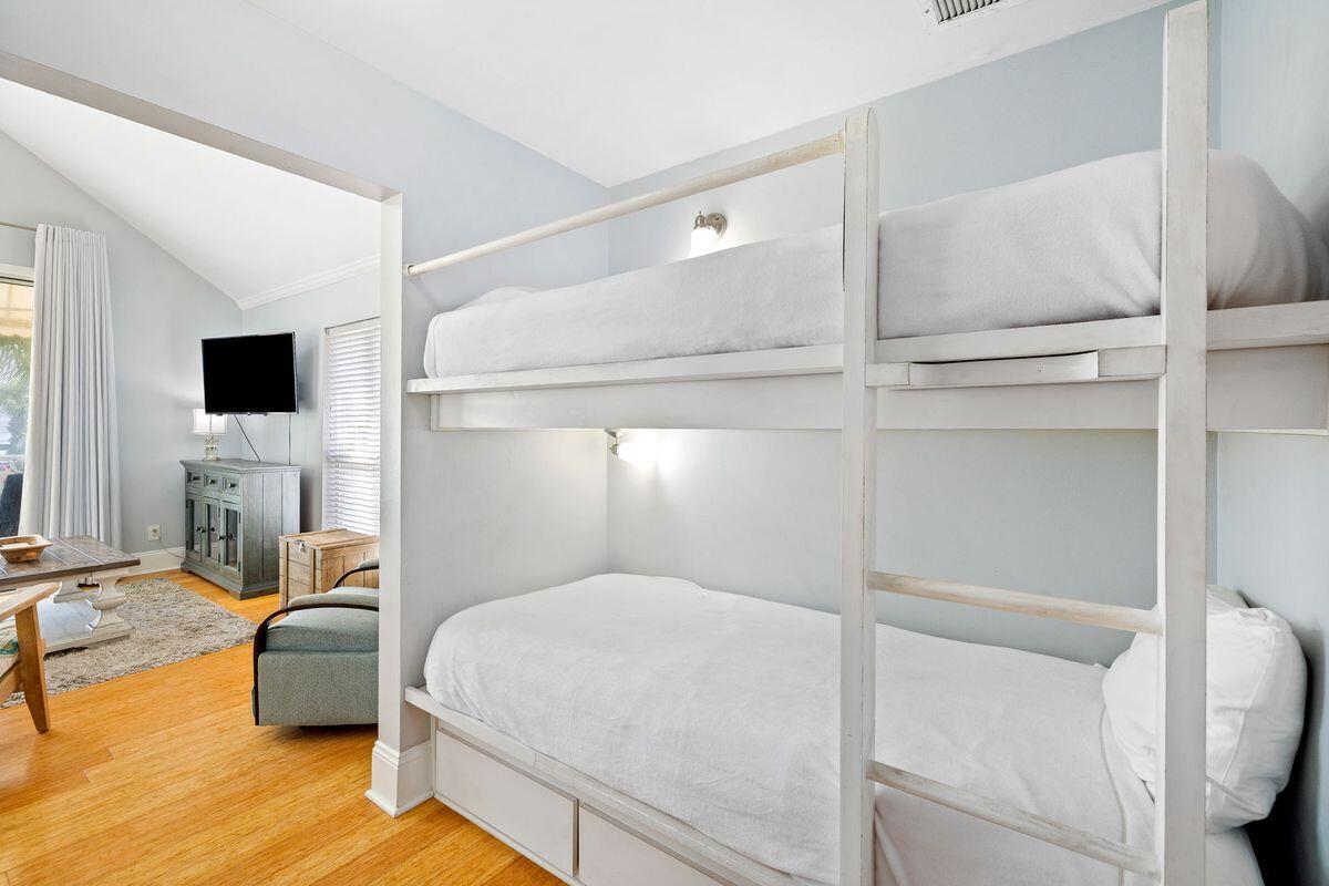 NANTUCKET COTTAGES - Residential